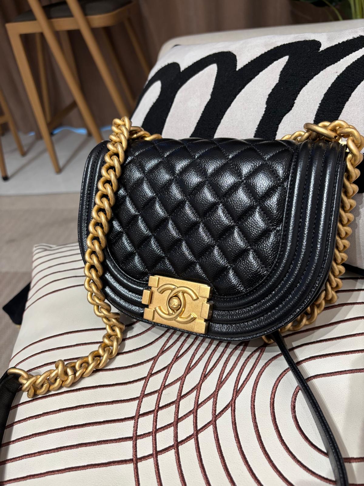 Chanel Boy Chain Shoulder Bag AS3186 黑色粒紋牛皮半圓boy 100%Authentic, 98%new ✅晶片✅防塵袋✅盒