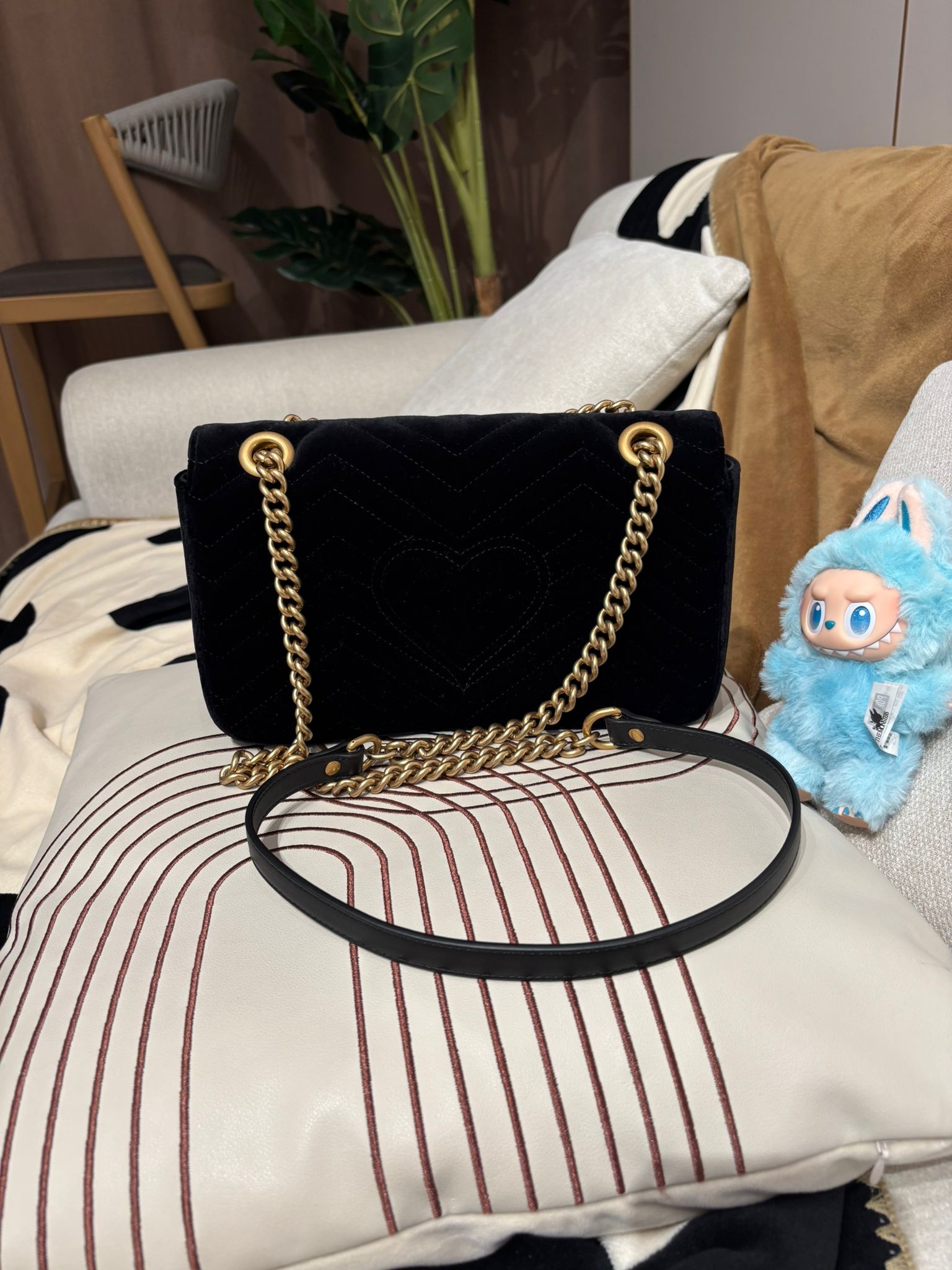 Gucci gg marmont flap 26cm velvet  100%Authentic ,98%new ✅tap ✅dust bag  