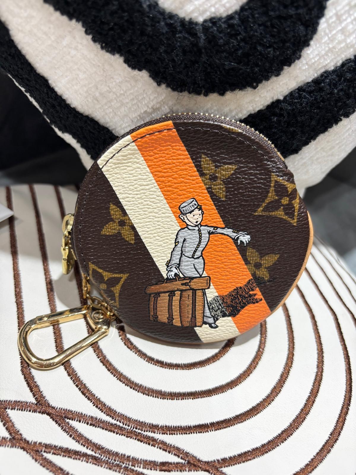 Louis Vuitton LV Bell Boy Coin & Key Case 100%Authentic, 98%New ✅Dust bag