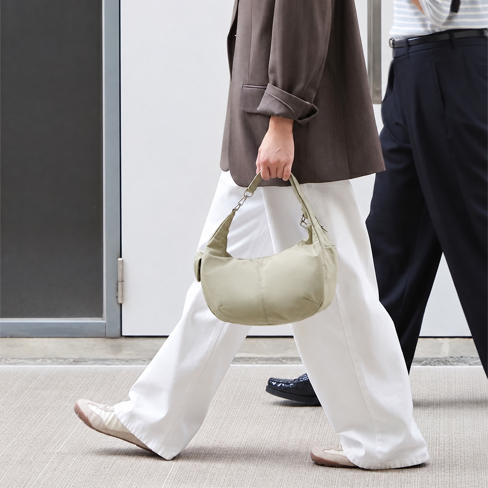 Branden Safe Days Shoulder Bag 防盜月牙包