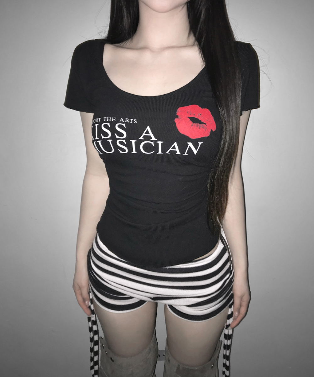 Graphic Scoop Neck Slim-Fit Top