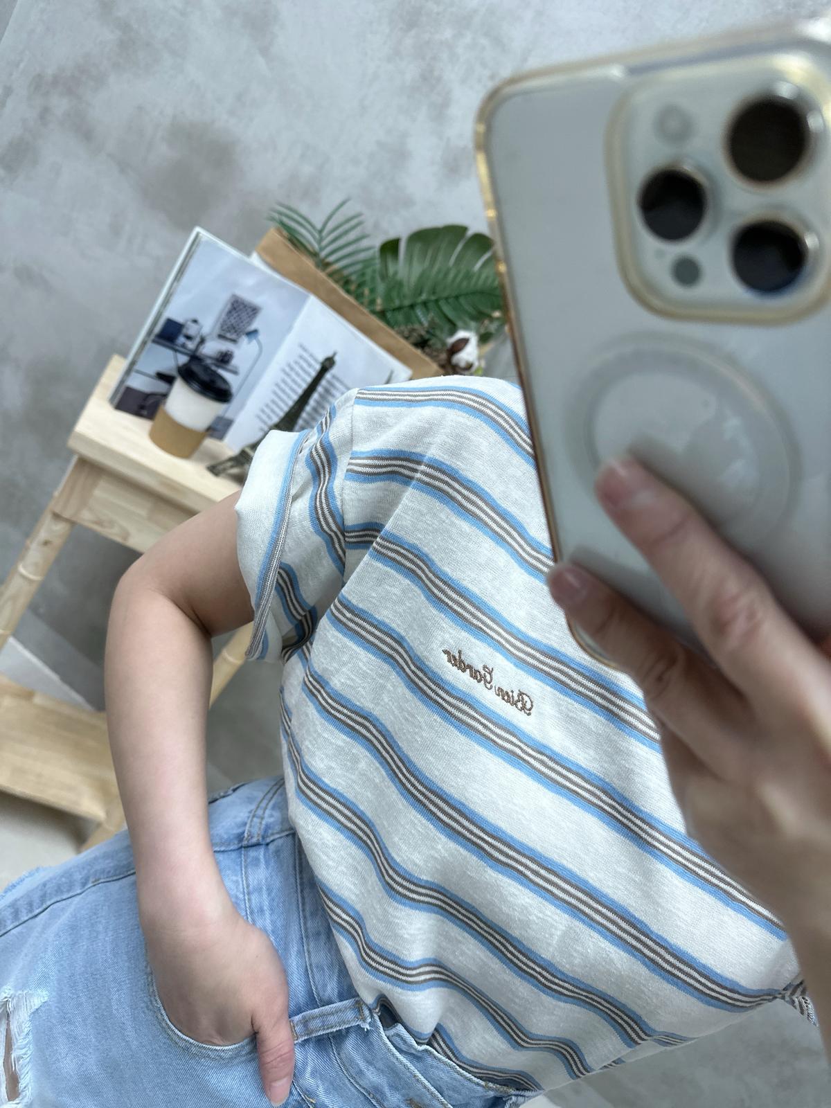 V05 刺繡字Tee