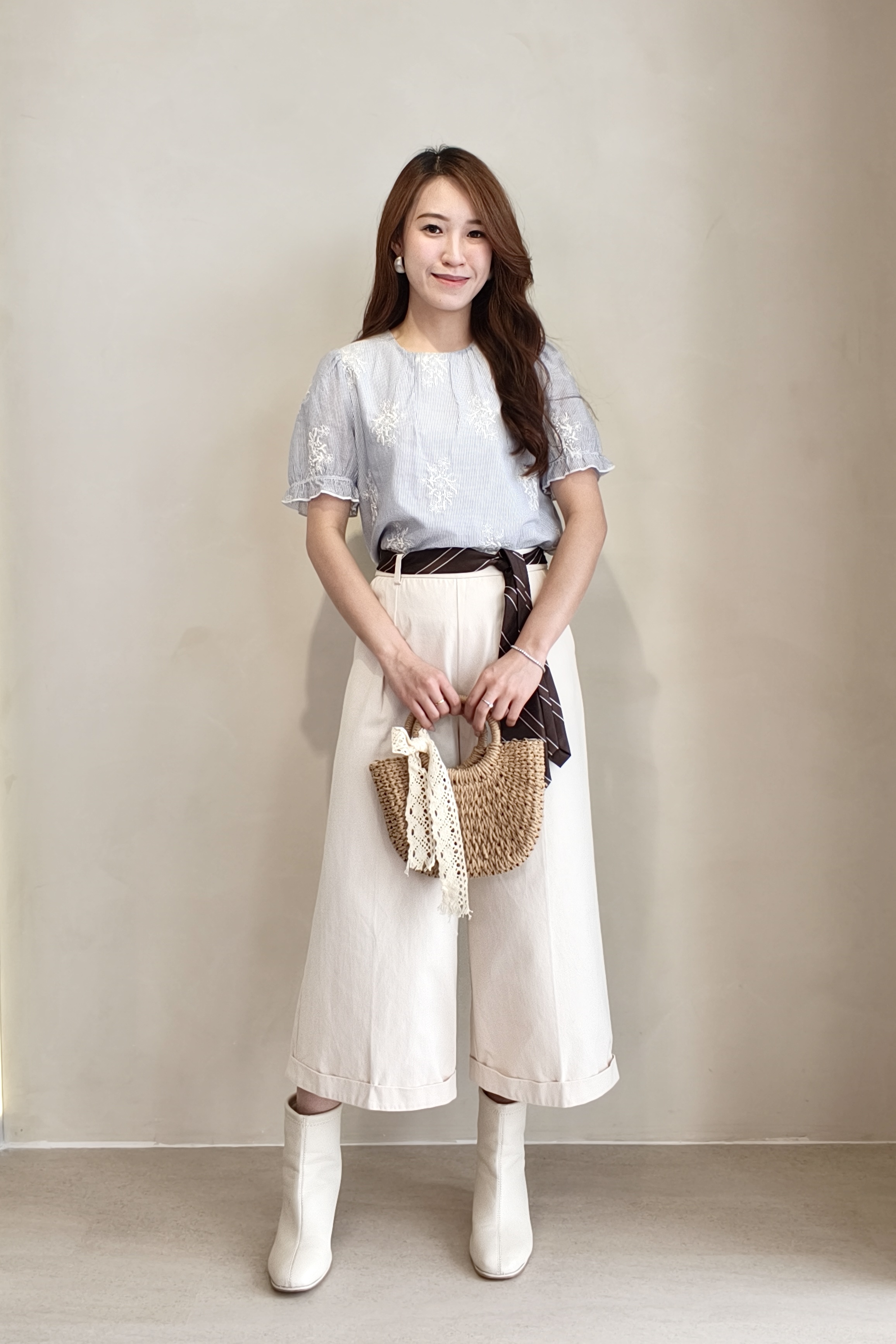925361Evelyn Embroidered Puff Sleeve Blouse