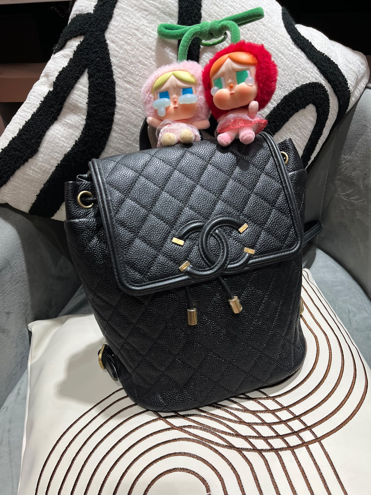 Chanel backpack cc filigree 荔枝牛皮金鏈 100%Authentic ,95%new  ✅card✅塵袋✅box 