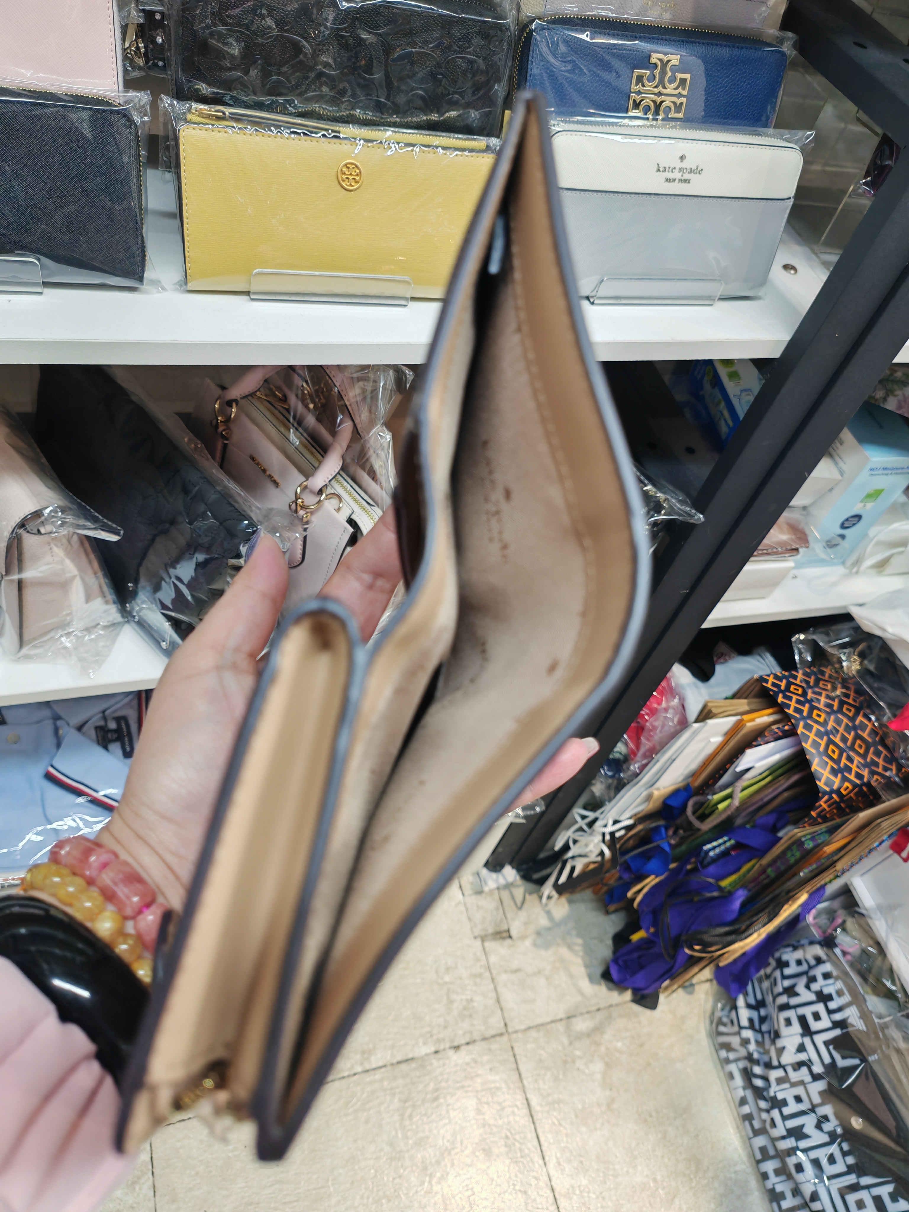 Kate spade medium wallet light fawm