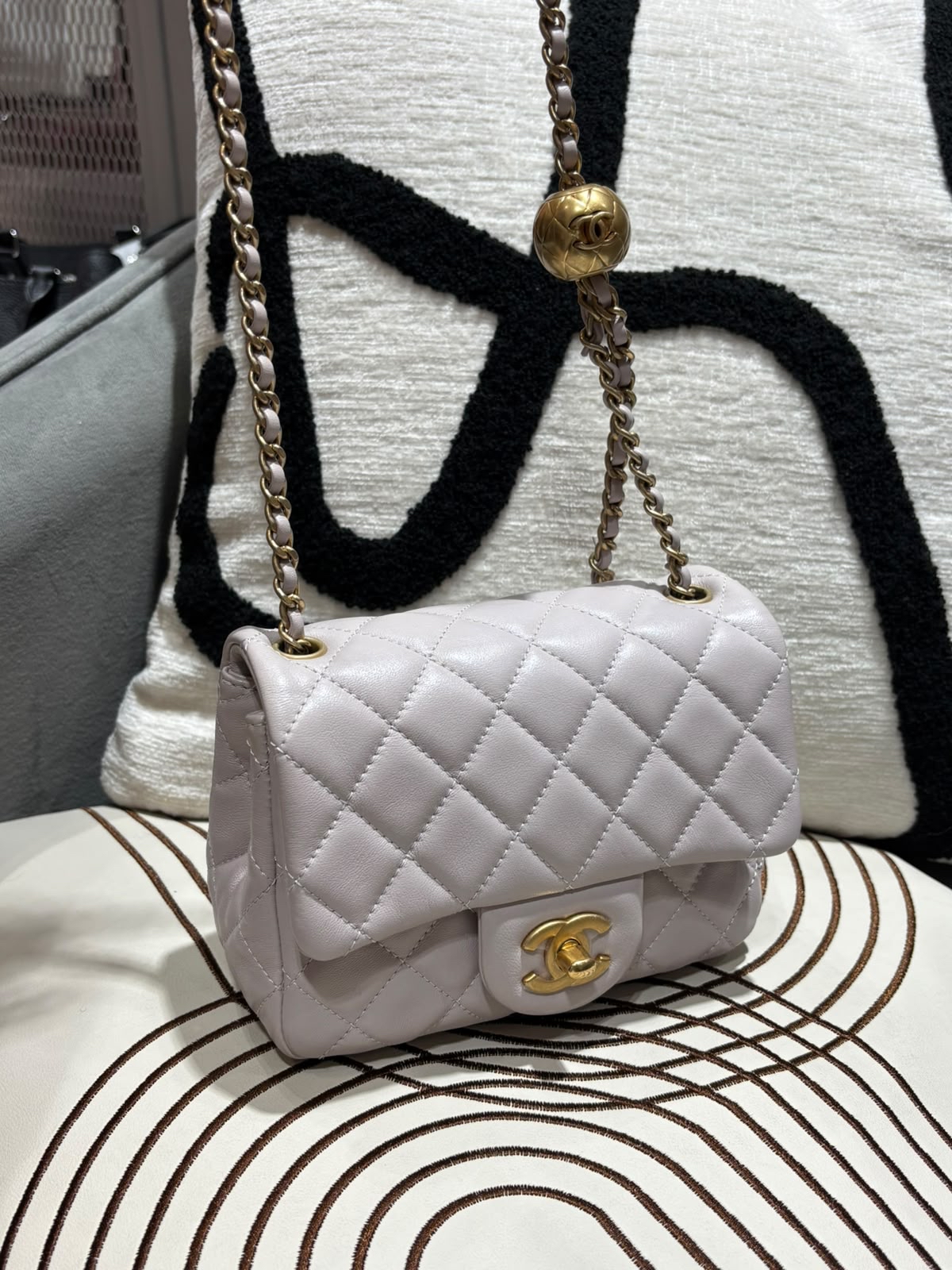 Chanel mini flap with pearl crush 金球方胖子 100%Authentic,98%new ✅晶片✅收據✅dust bag✅box
