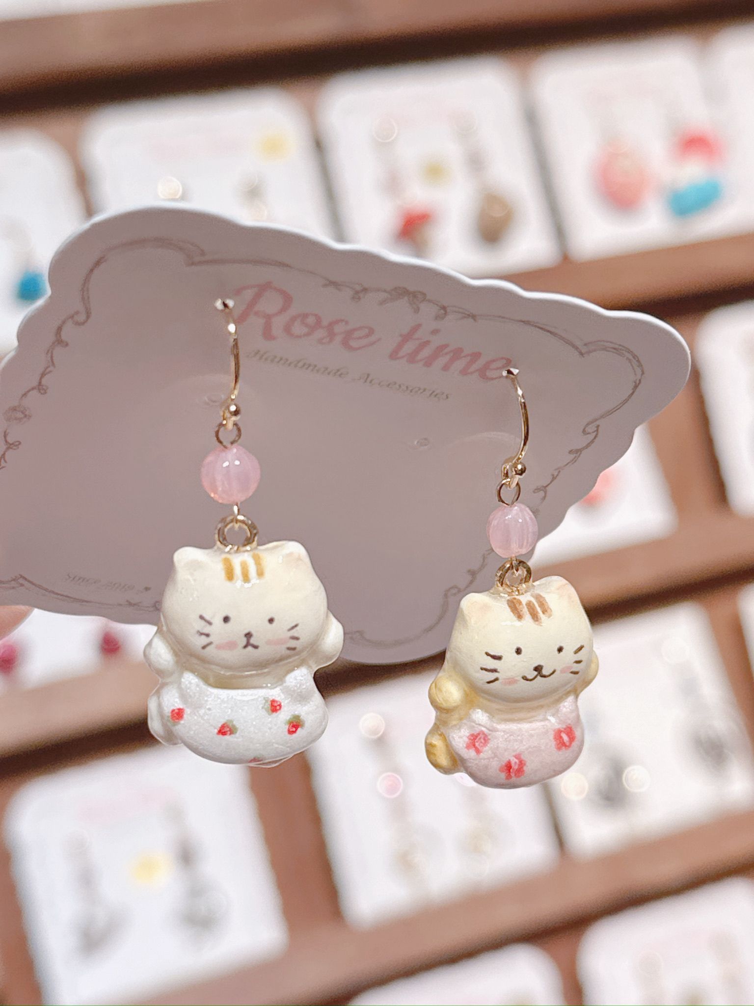 ᴿᵒˢᵉ ᵗⁱᵐᵉ ʰᵃⁿᵈᵐᵃᵈᵉ7️⃣週年 #3月28-30日半價飾物 🈹 手繪跳舞小貓兒