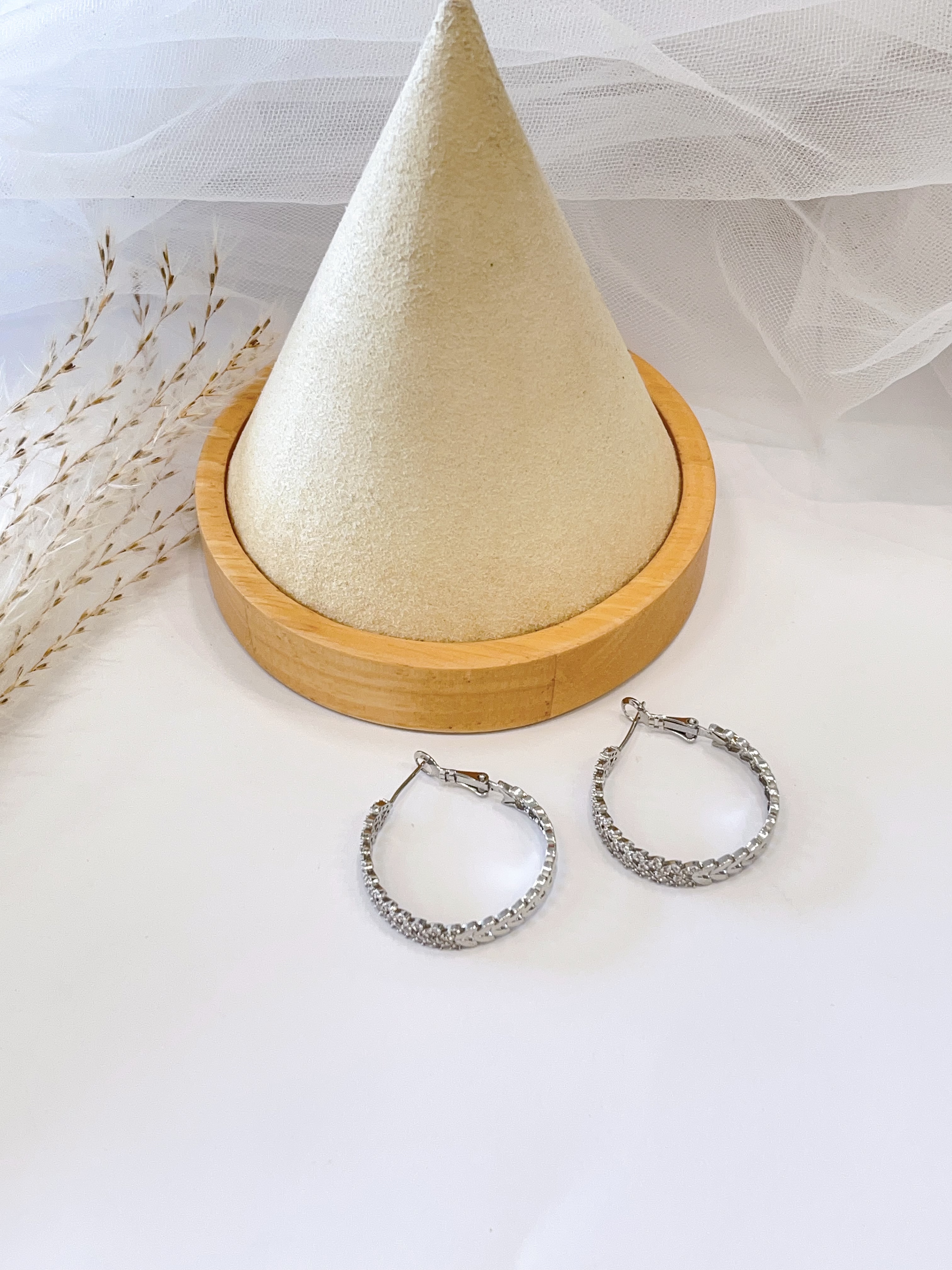 半素半镶钻叶子款式耳圈耳环