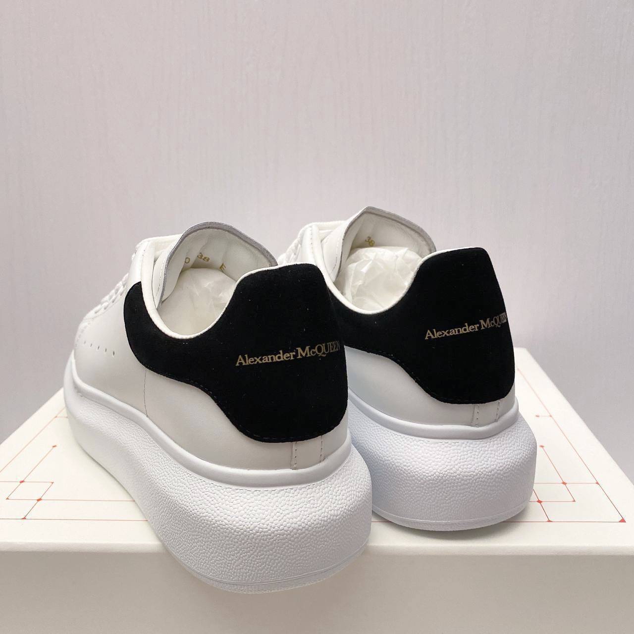 限時優惠✨訂貨📮McQueen 經典款黑尾sneaker  Size 36-39/40