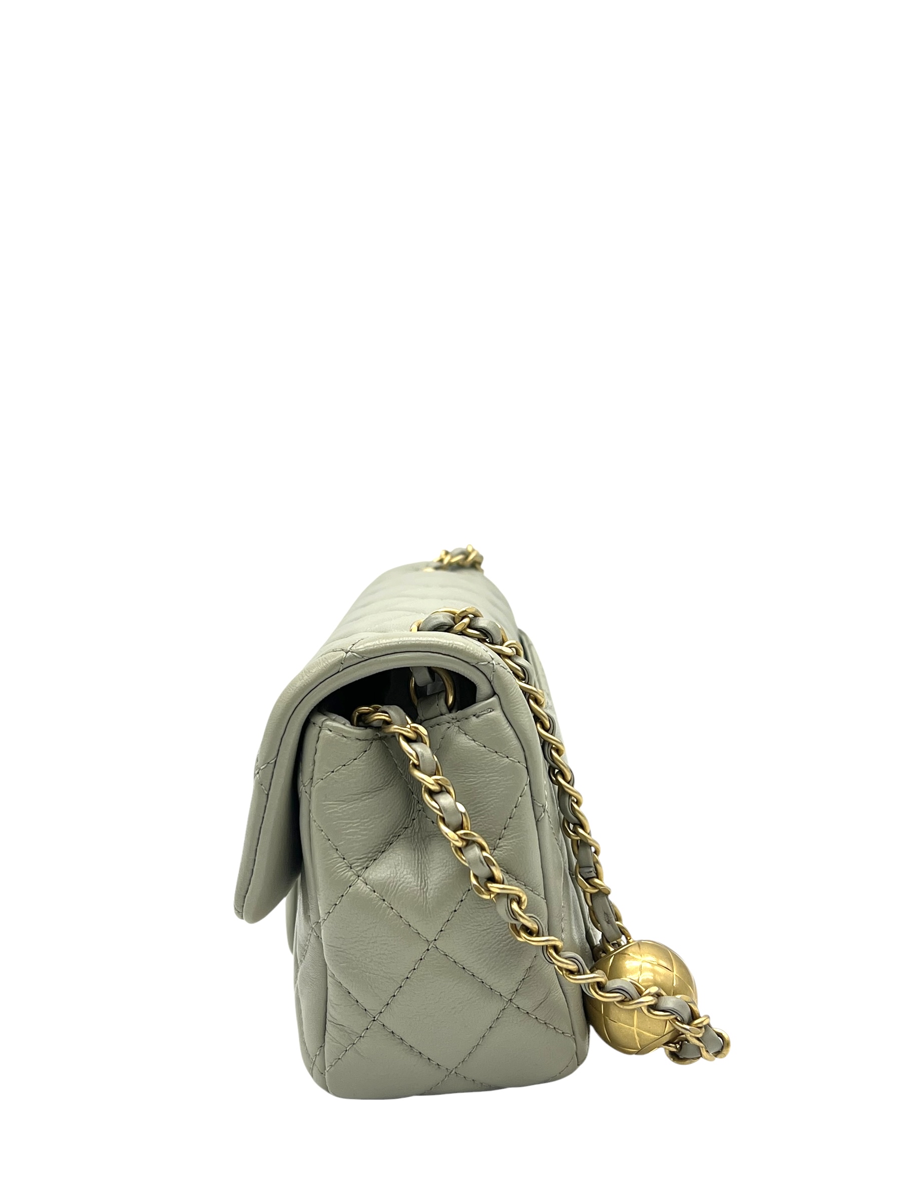 Pre-Owned CHANEL Mini Flap Bag / Product Code: 26052807