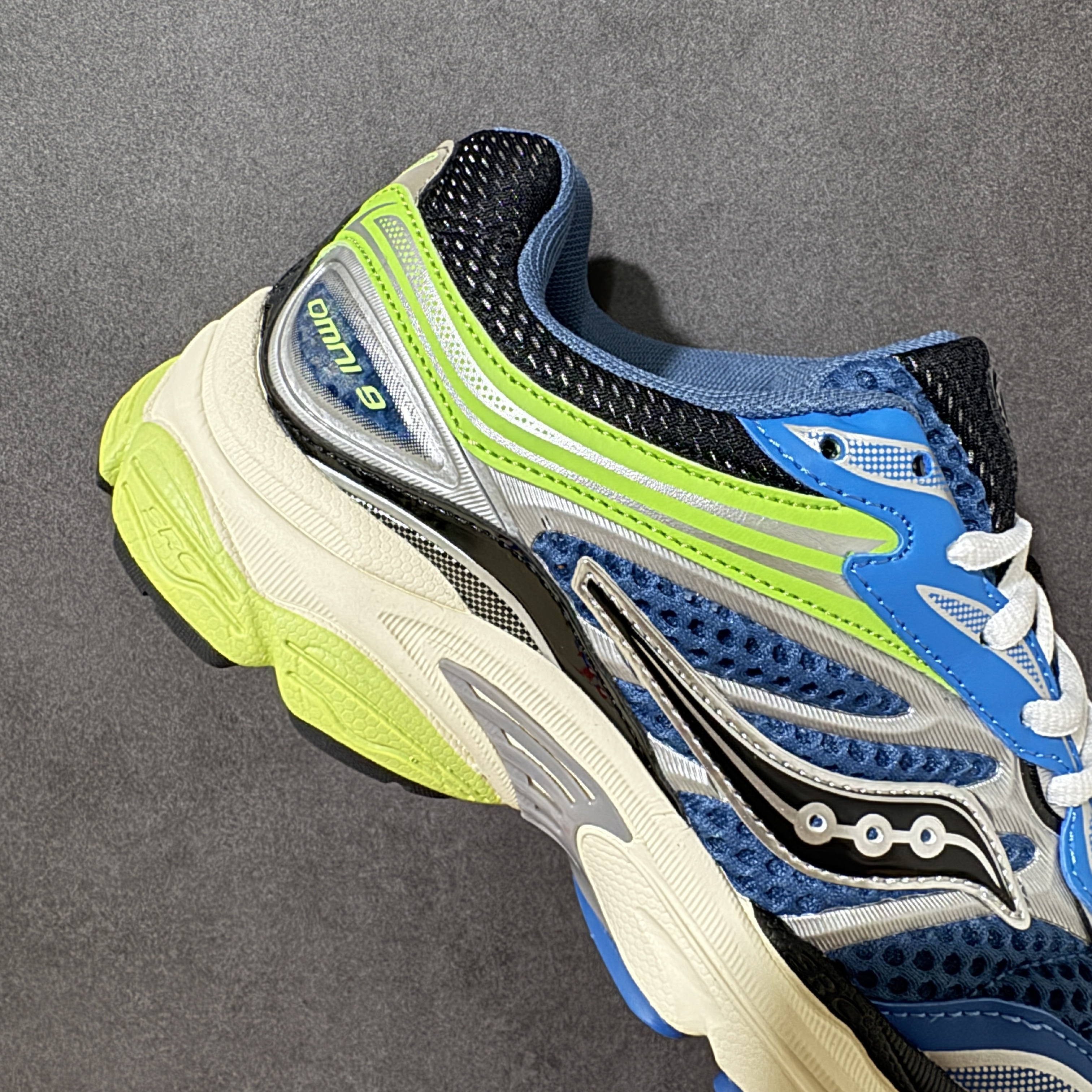 Saucony ProGrid Omni 9 OG
