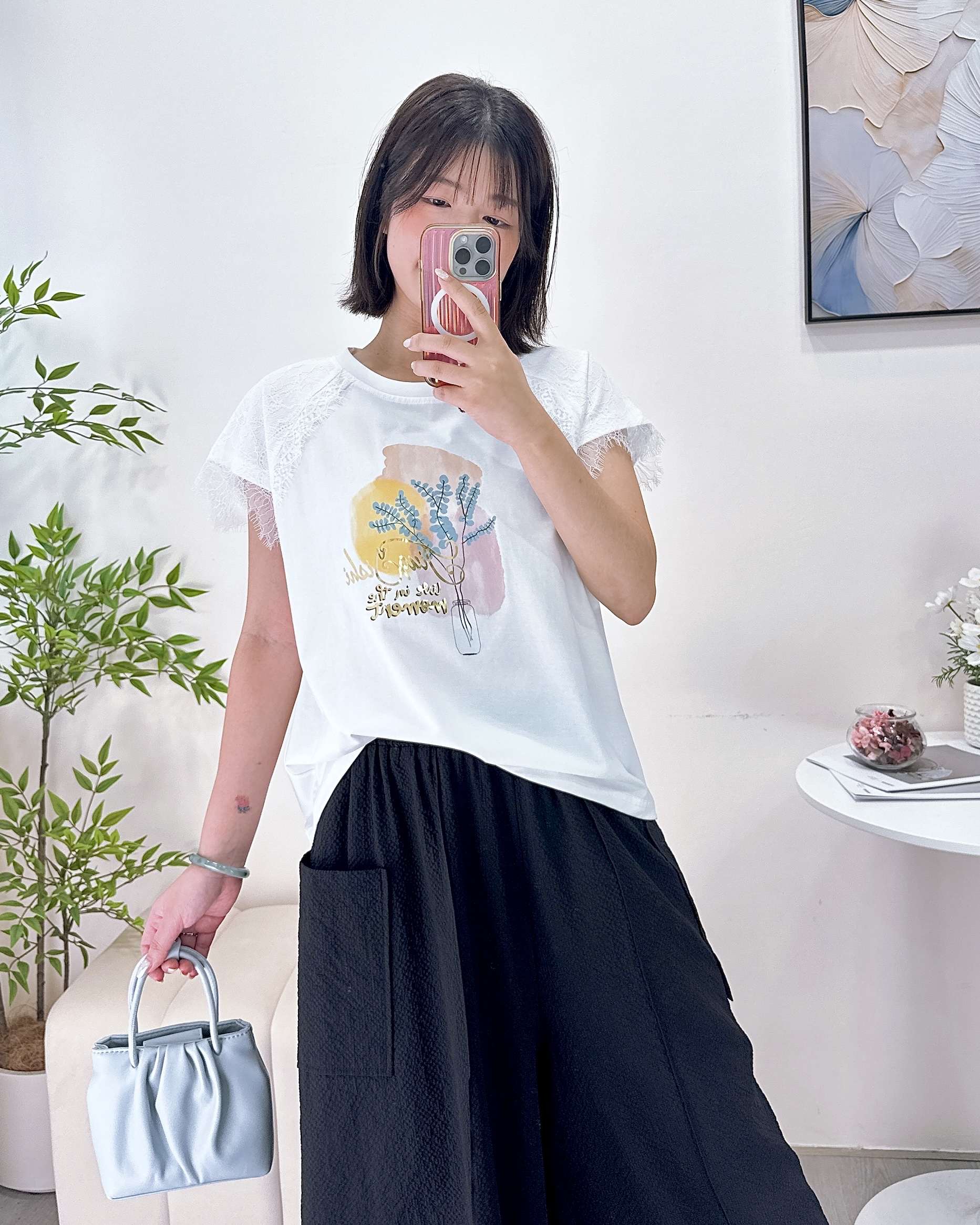 拼接蕾絲袖彩Print上衣  