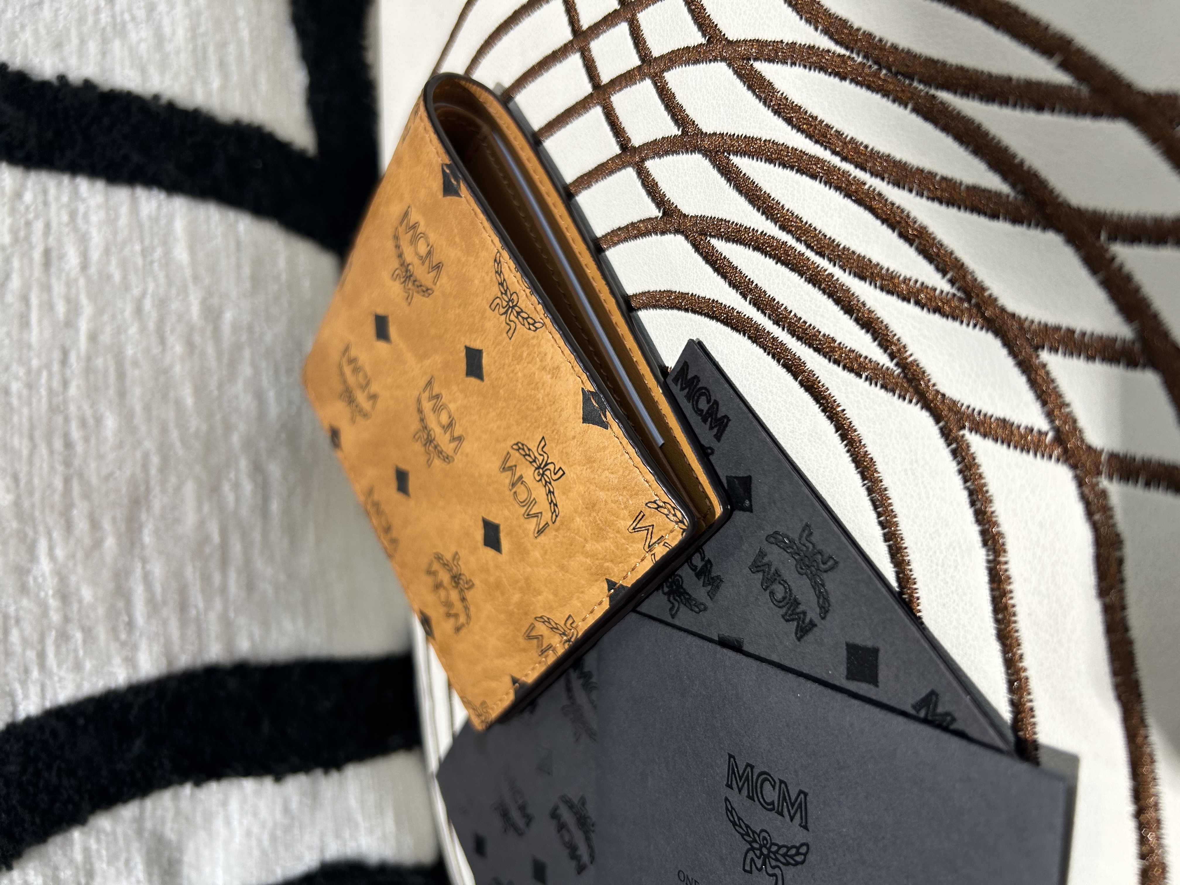 全新 MCM BIFOLD WALLET IN VISETOS ORIGINAL 100%Authentic ,全新貨品 ✅專門店收據✅證書✅盒