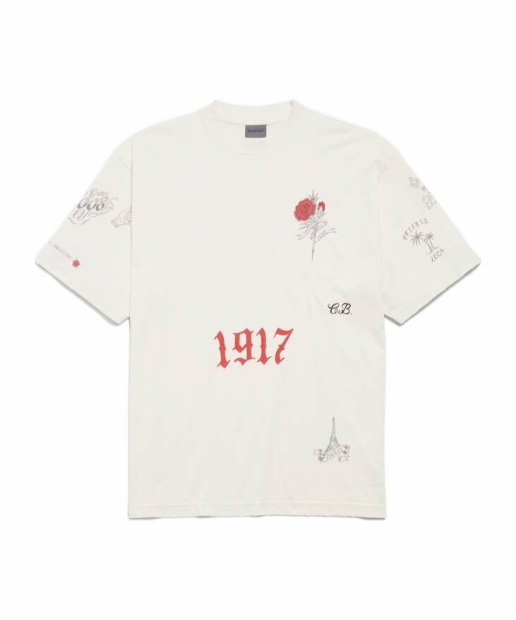 Balenciaga 男士 中号纹身图案T恤XS S M L XL码模特身高 189 厘米，身穿 S 码。