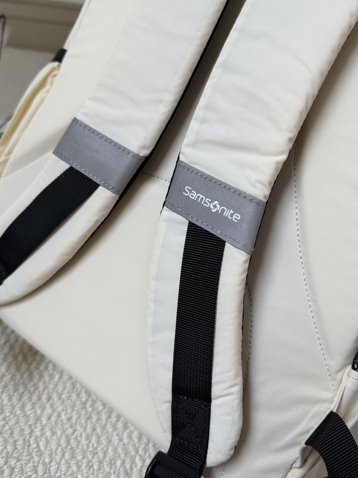 $268件/2色選擇。🎒 Samsonite 抗菌減壓雙肩包（NW4系列）🎒