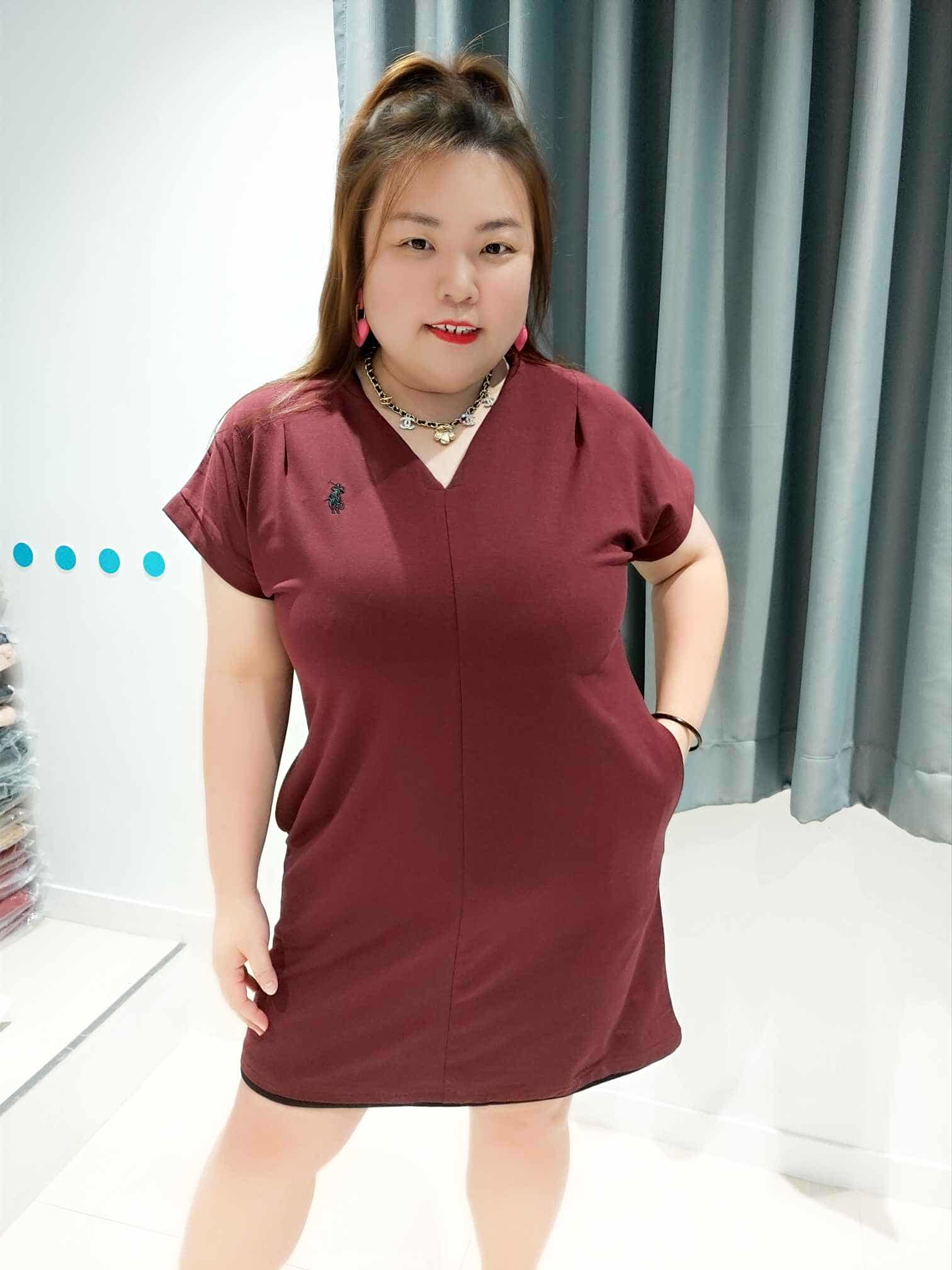 DOC02 圆小V领马球图连身裙