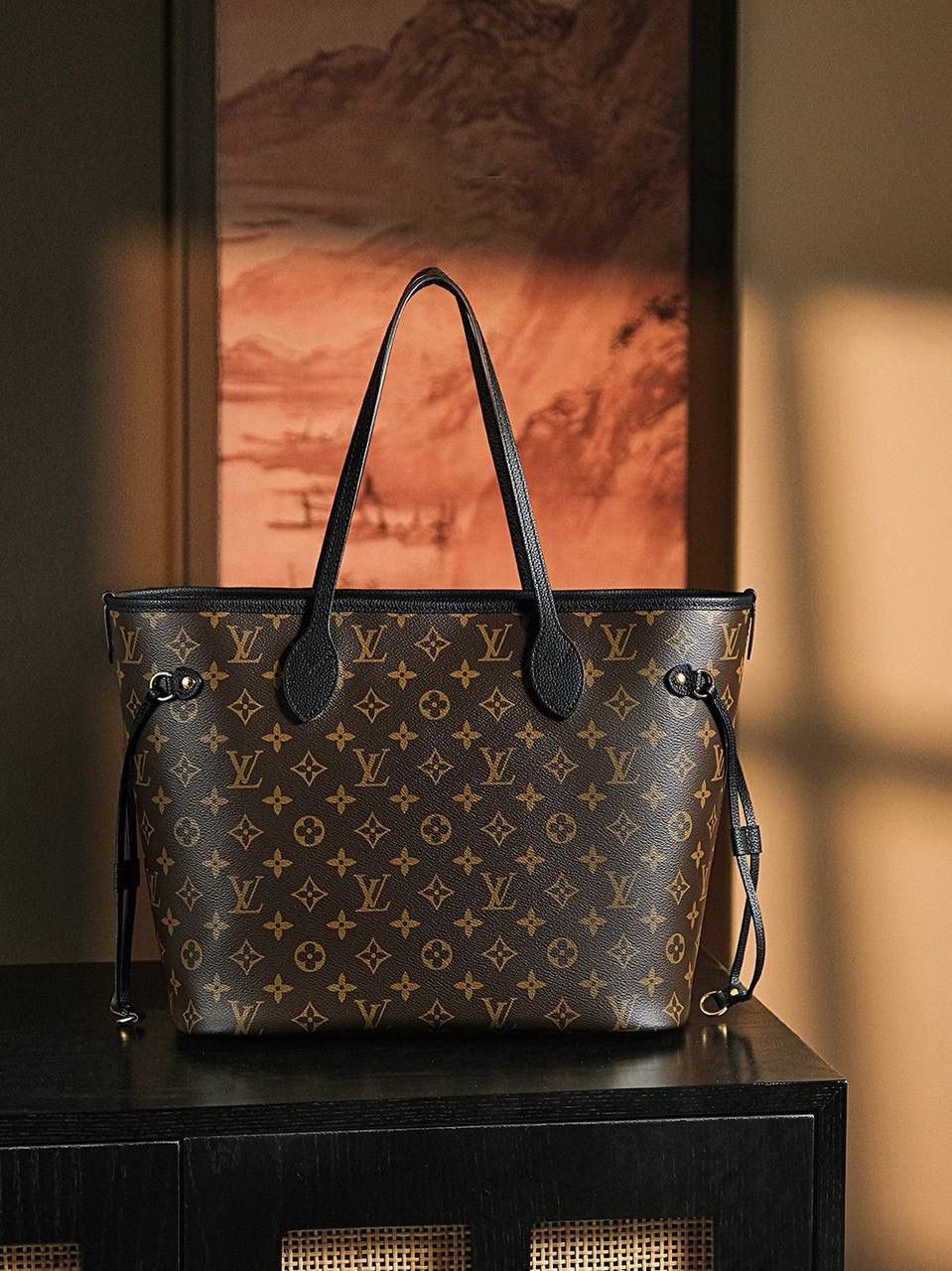 𝐍𝐄𝐕𝐄𝐑𝐅𝐔𝐋𝐋芯片菱形跳动码购物袋系列👜✨ 被称为“百搭之王” 一包多变且能满足各种穿搭需求的𝑵𝒆𝒗𝒆𝒓𝒇𝒖𝒍𝒍购物袋， 老花经典元素搭配上百搭进口颗粒牛皮，正反两用➰ 上身一秒爱上，通勤实用满分好评，颜值还属于耐造耐看简直就是“性价比之王”😍💯 五金材质：厚镀纯钢五金 皮料材质：法国原厂皮面料【芯片版】 尺寸详情：𝟐𝟖*𝟏𝟒*𝟑𝟏𝐜𝐦