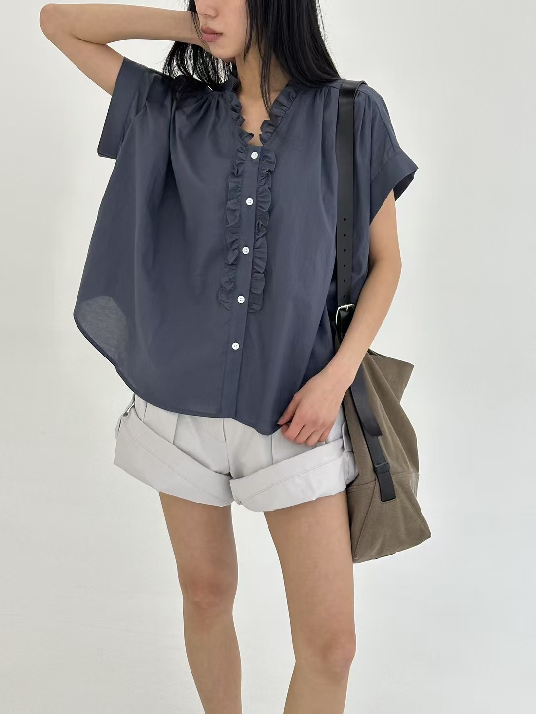 Daylog Ruffle 邊V 領恤 