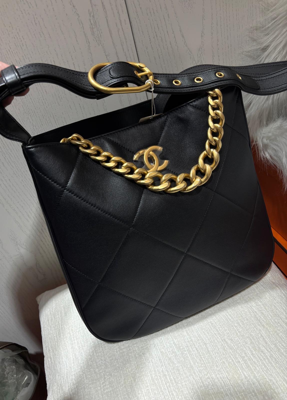Chanel easy mood Hobo Bag AS2844 bucket bag,100%Authentic, 98%New ✅香港專門店收據✅晶片✅Dust bag✅Box