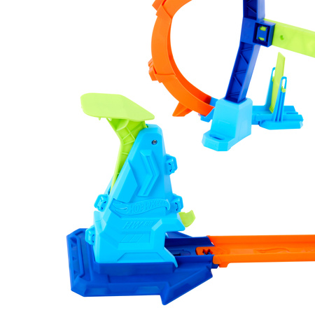 體驗高難度特技賽道的刺激玩法。這款Hot Wheels Corkscrew Jump Champion設計螺旋環形跳躍機關，結合發射軌道，讓車仔完成高速飛躍與旋轉動作，提升遊戲挑戰性。⭐ 產品賣點螺旋（Corkscrew）跳躍賽道設計發射裝置，帶來高速衝刺效果特技跳躍玩法，提升刺激感附1架Hot Wheels車仔可與其他Hot Wheels賽道組合🏁 適用場合車仔特技賽道玩具兒童競速遊戲親子互動禮物推薦📦 產品資料品牌：Hot Wheels系列：Stunt Tracks類型：特技賽車軌道配件：賽道＋車仔建議年齡：4歲以上⚠️ 注意事項含細小零件，不適合3歲以下兒童使用時避免過度拉扯軌道🚚 出貨安排出貨：下單後約3-7日出貨。如遇售罄 約1至2星期；如急用，請先聯絡我們安排🔍 Meta TitleHot Wheels螺旋跳躍賽道 特技車仔軌道🔍 Meta DescriptionHot Wheels Corkscrew Jump賽道套裝，設有螺旋跳躍及發射裝置，附車仔一架，帶來刺激特技競速體驗。🔍 SEO Keywords（7組）Hot Wheels賽道特技賽道玩具螺旋賽道車仔競速玩具Hot Wheels Stunt兒童車仔玩具hot wheels track set