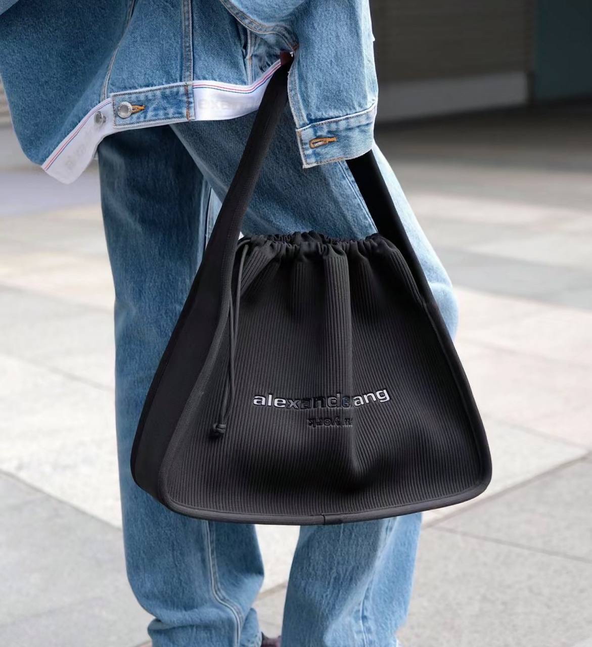 折扣✨訂貨📮 Alexander Wang large Ryan bag   大size 上到膊！ Size 38x30x11.5cm 放到電腦iPad A4文件超實用