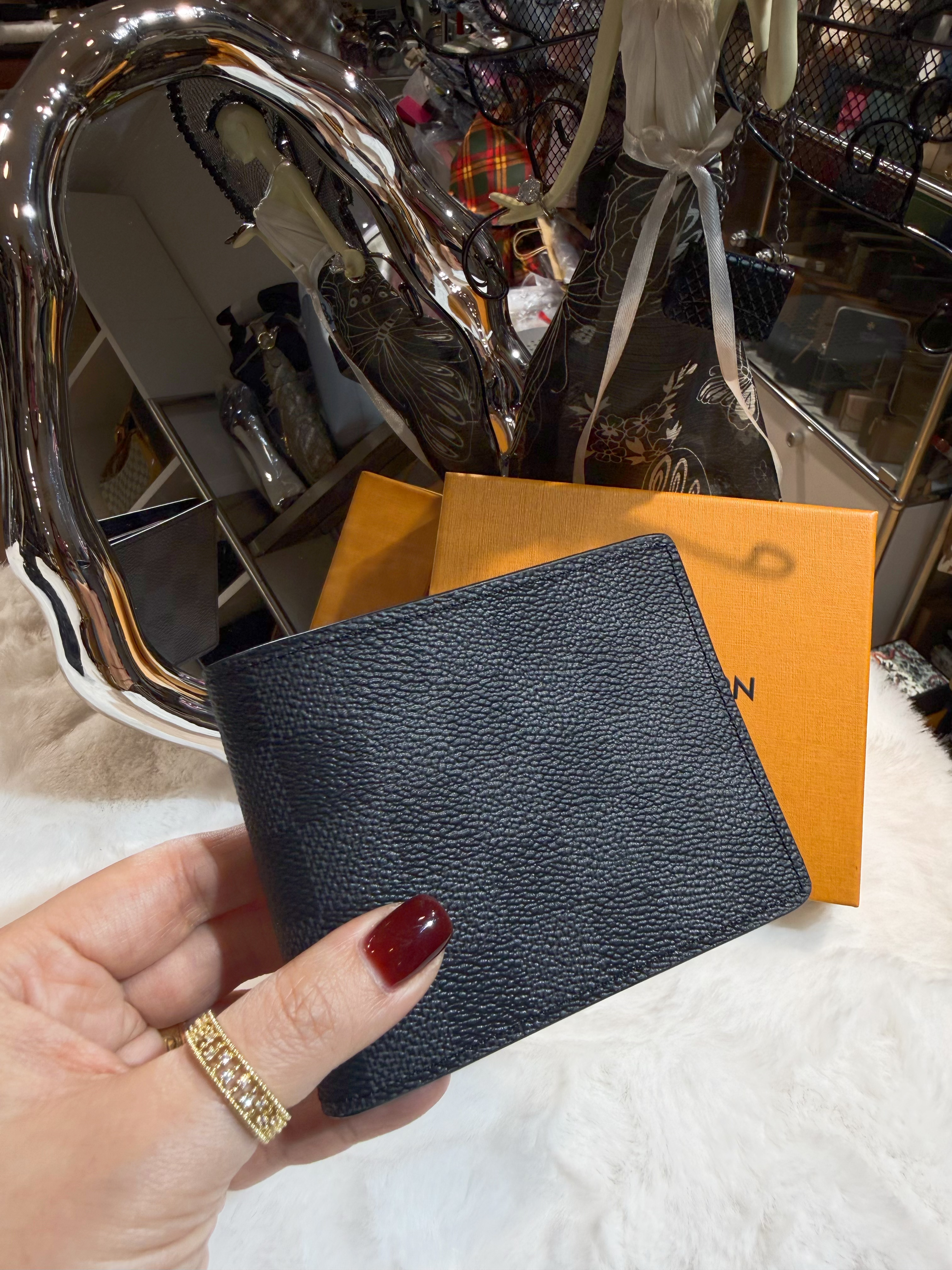 LV bi fold wallet 63261