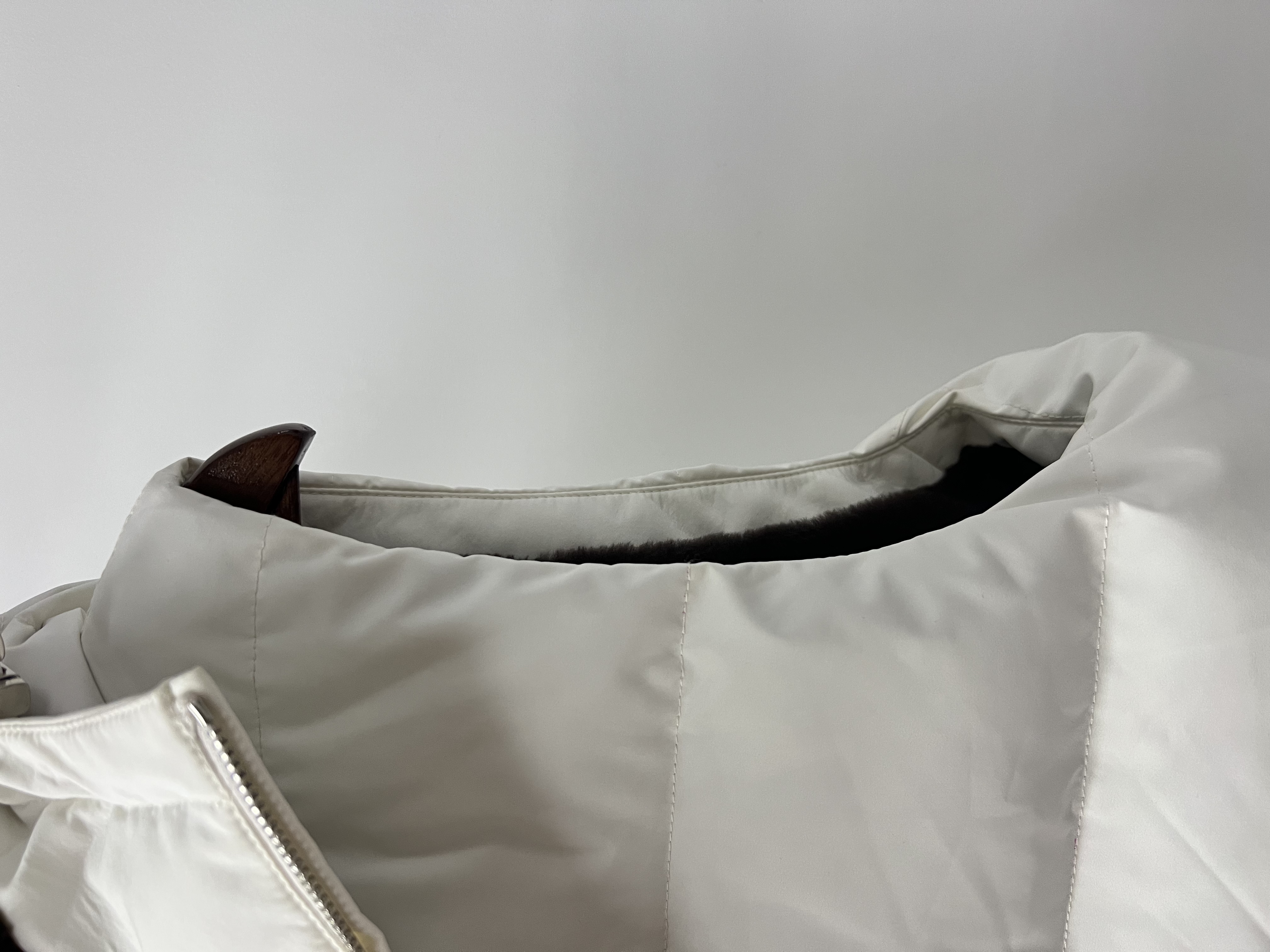 Pre-owned Loro Piana white down vest / Product Code: 26042625