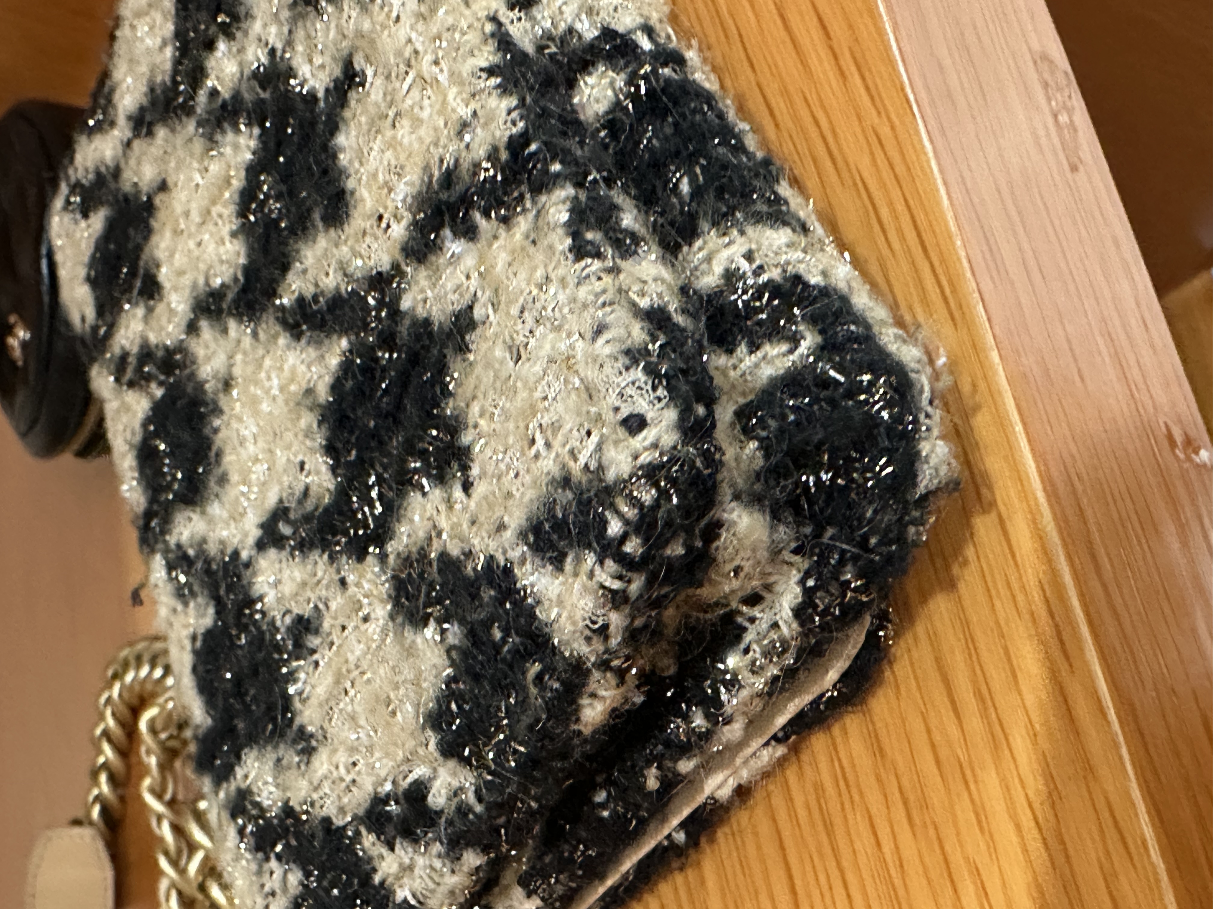 Pre-Owned CHANEL 19 Houndstooth Tweed Wallet on Chain bag / Product Code: 26042901