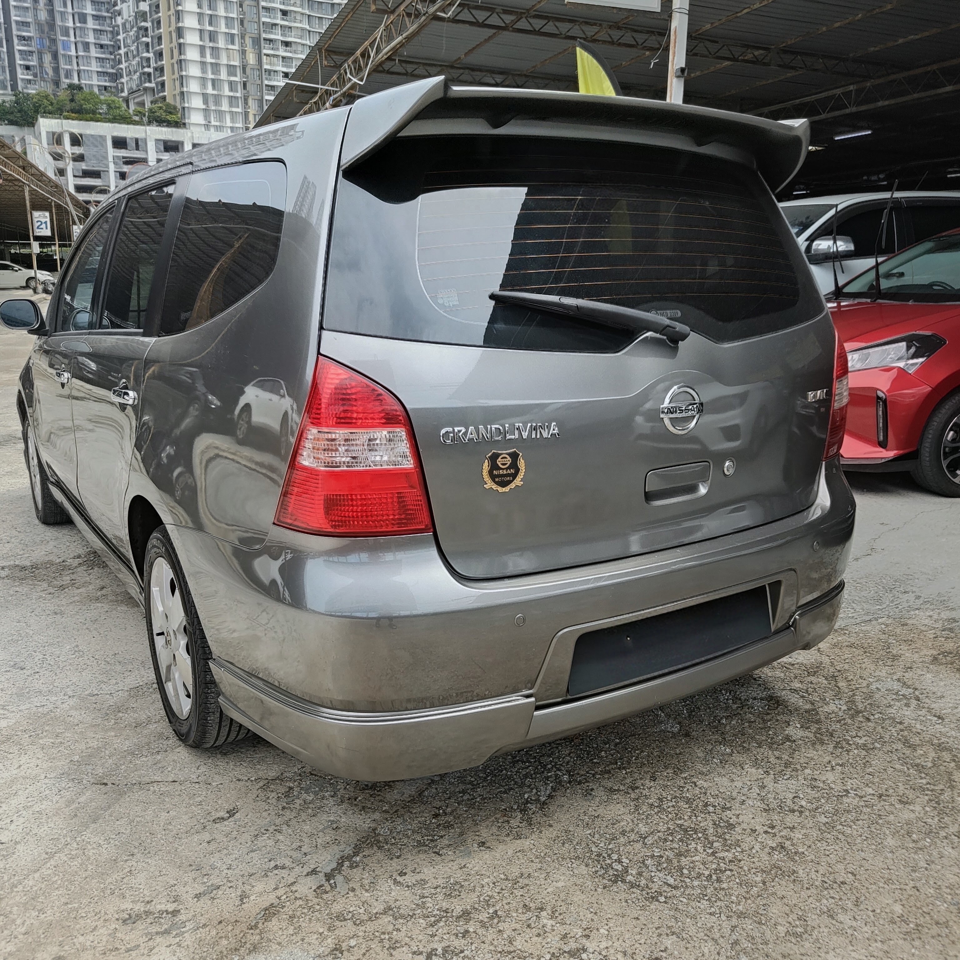 2009 NISSAN GRAND LIVINA 1.8 