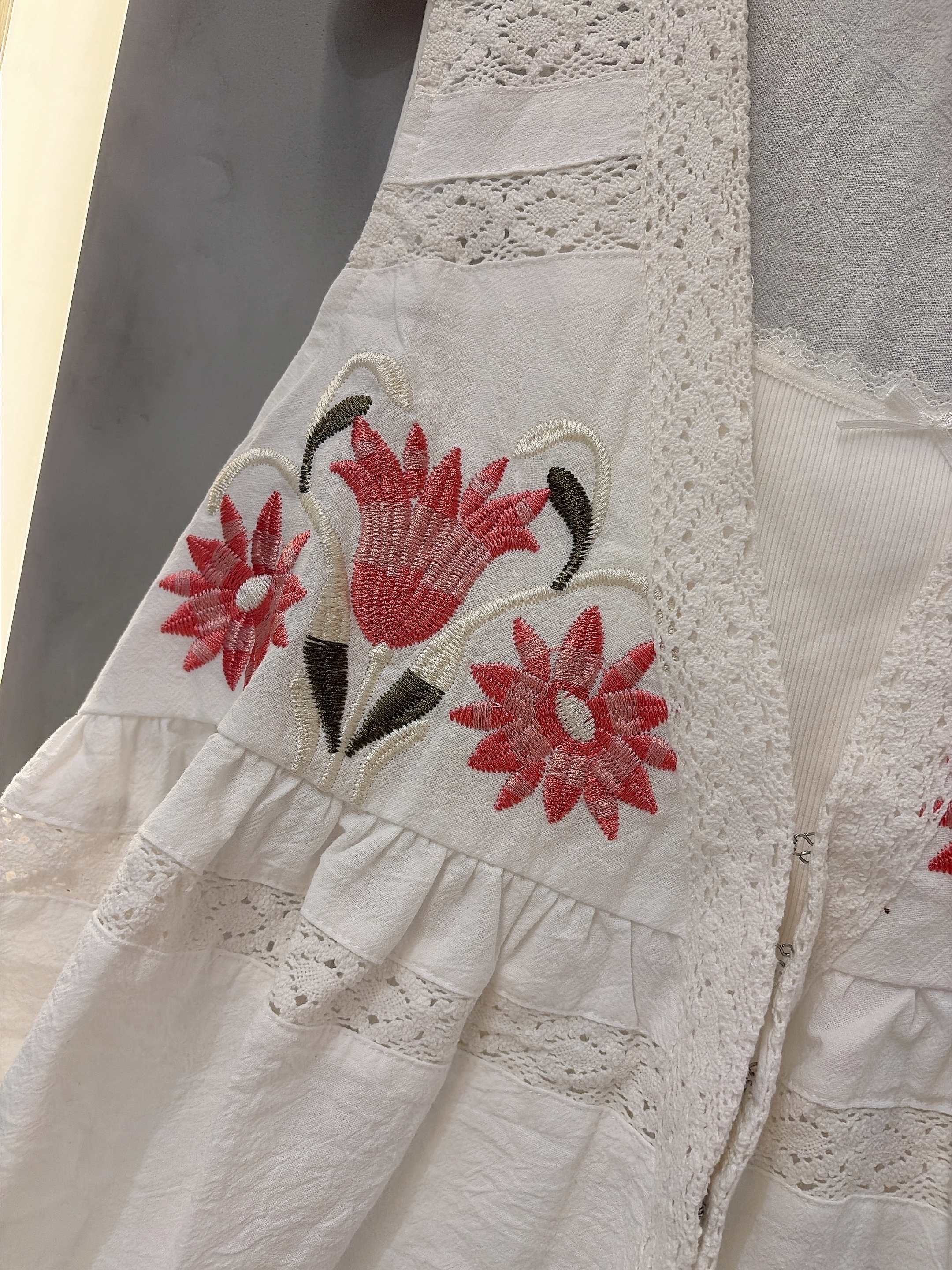 繡花白色blouse
