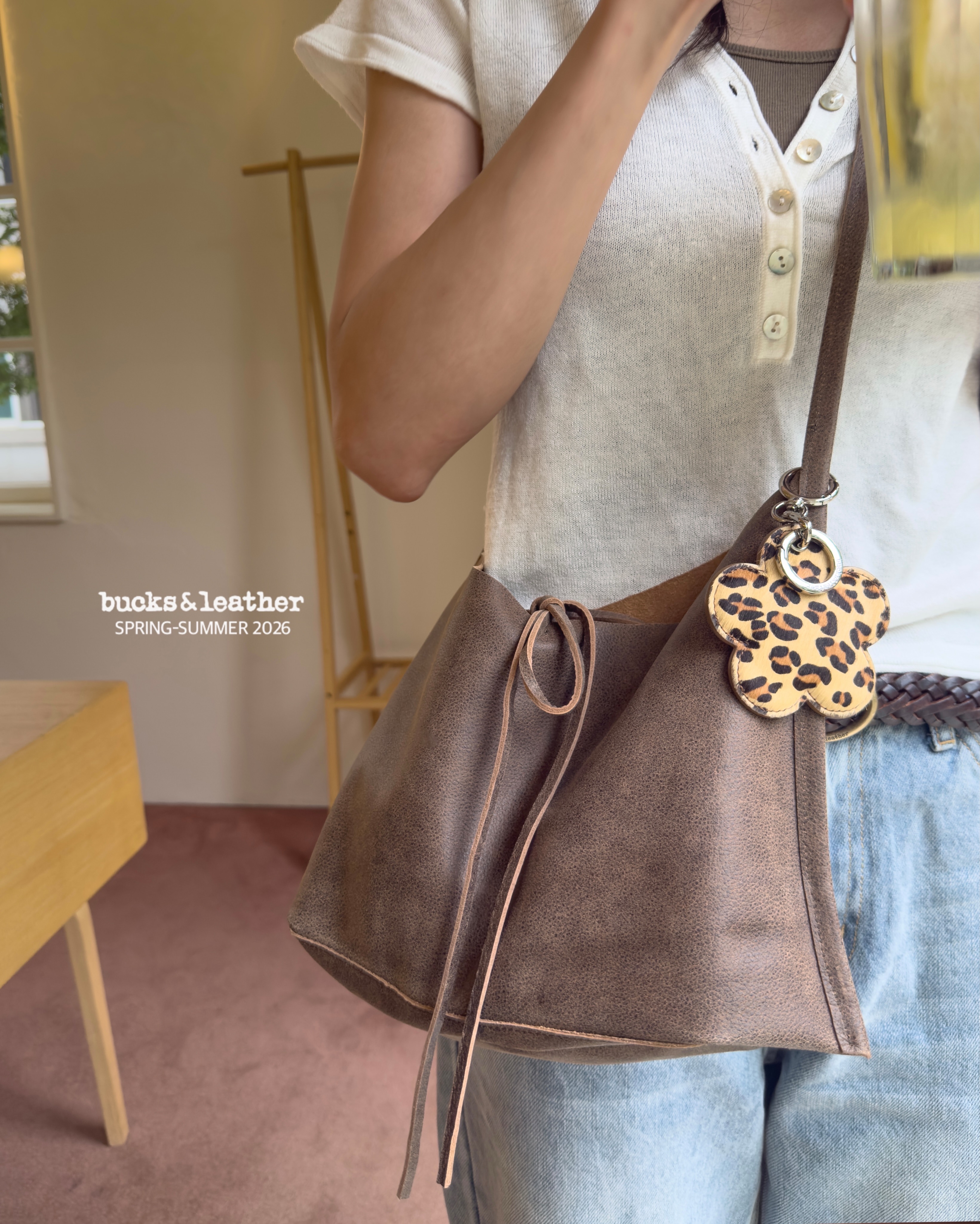 【26SS 】預訂_Flat Cross Bag By Bucks & leather