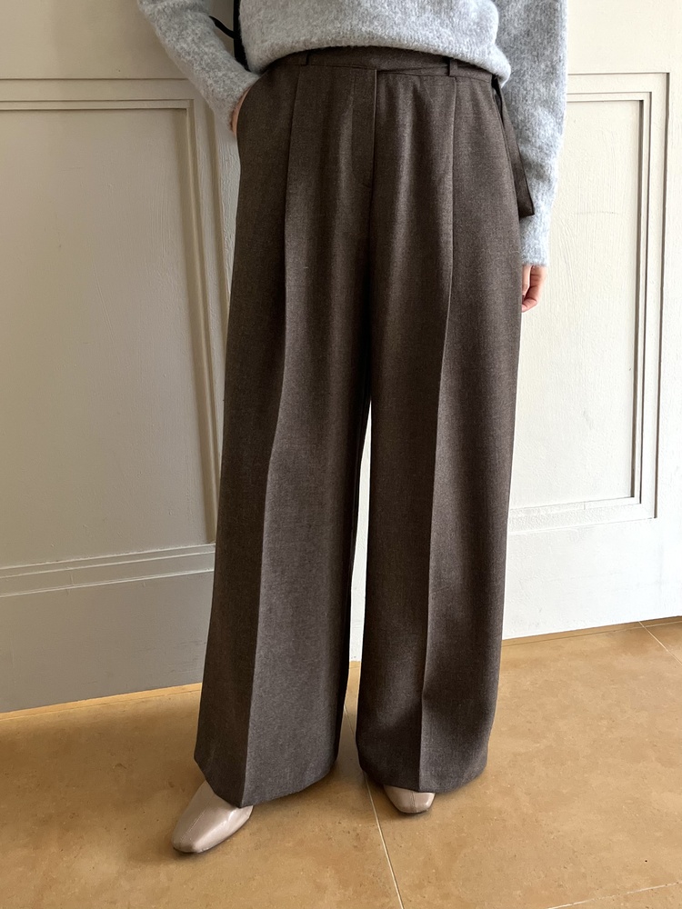 Warm-Tone Buckle Drape Slacks (Brown)