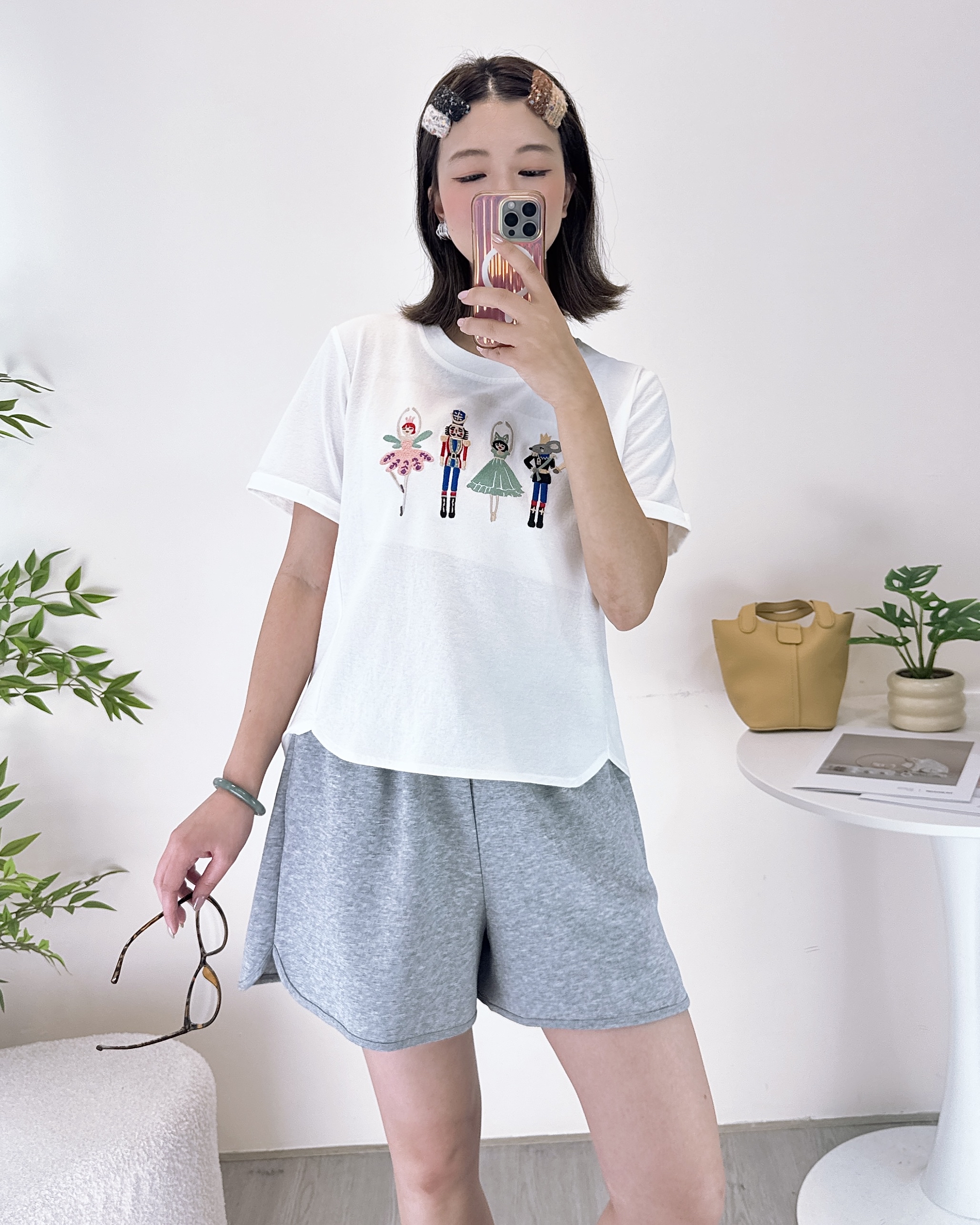 舒適刺繡透氣棉料上衣 2色