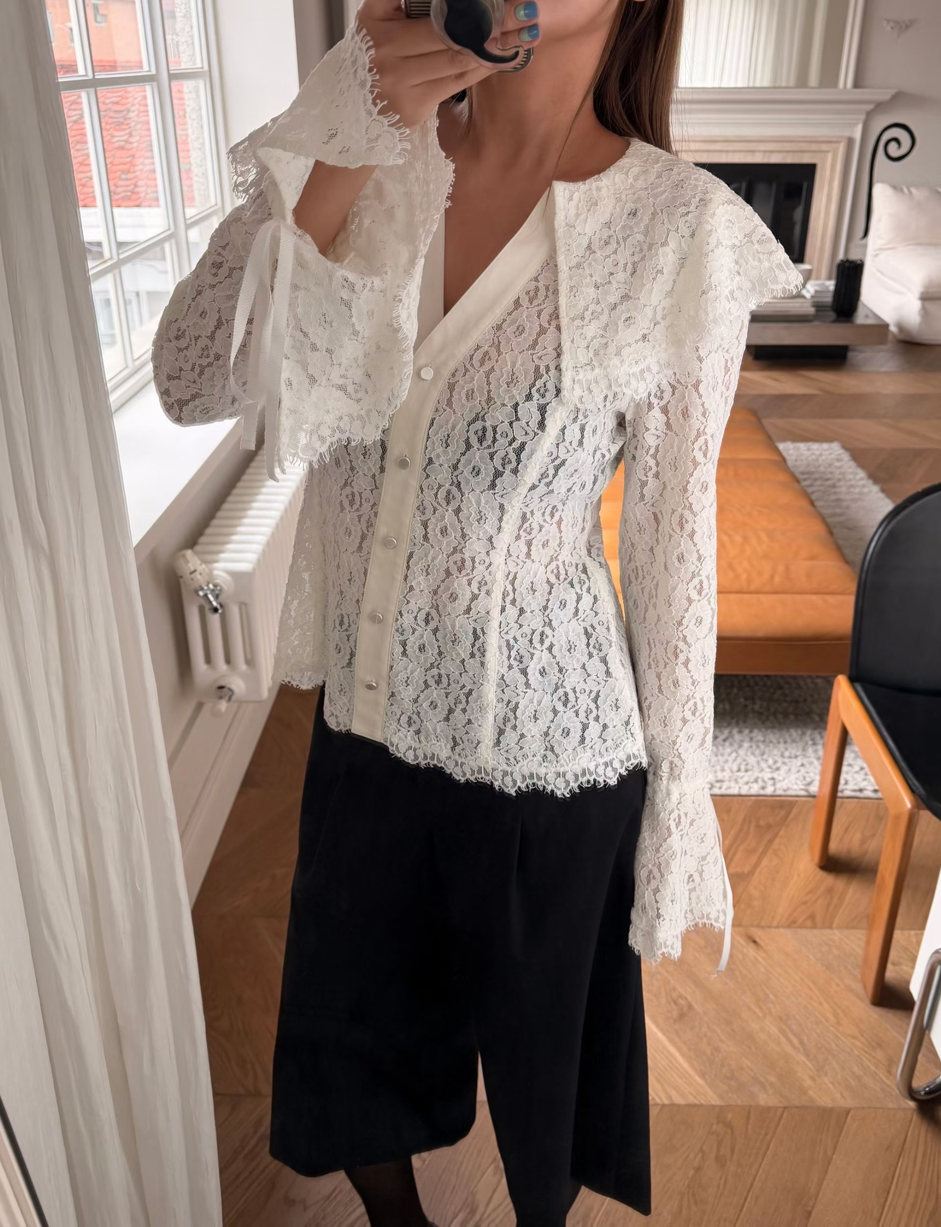 Feminine flared sleeves lace top (Ivory)