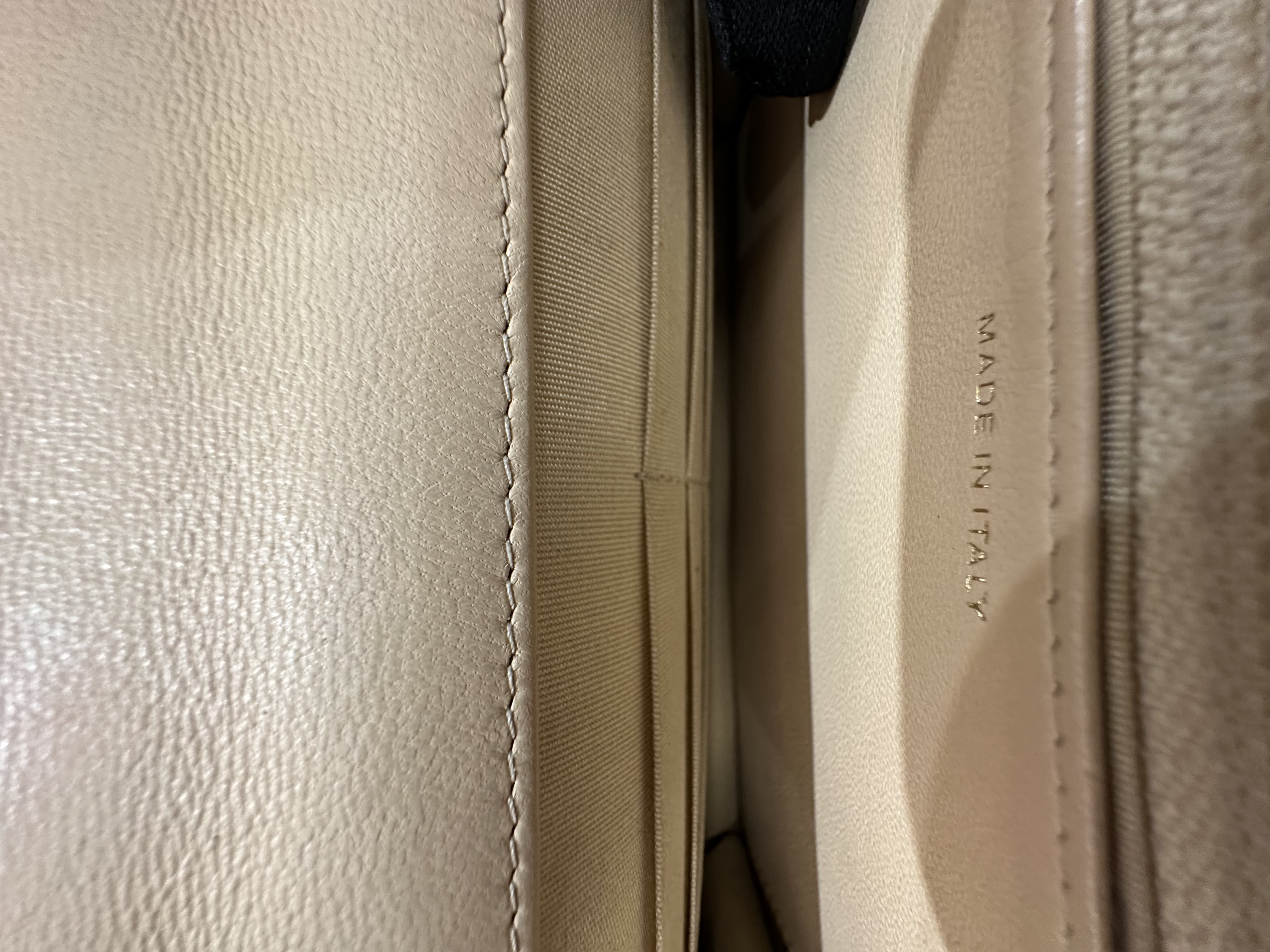 Pre-Owned CHANEL 19 Houndstooth Tweed Wallet on Chain bag / Product Code: 26042901