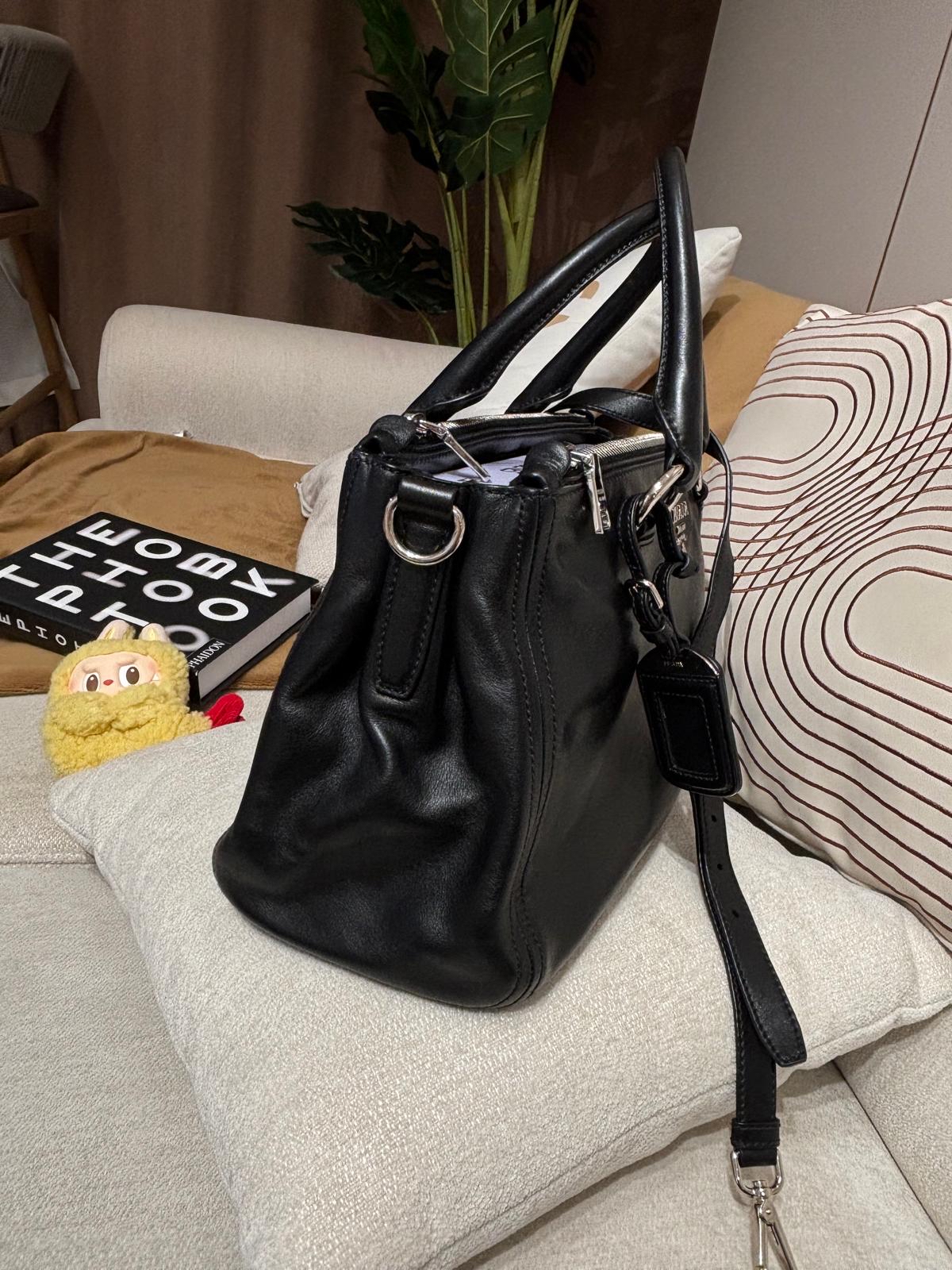 Prada 2Way Bag Calfksin 100%Authentic, 95%New ✅Dust bag