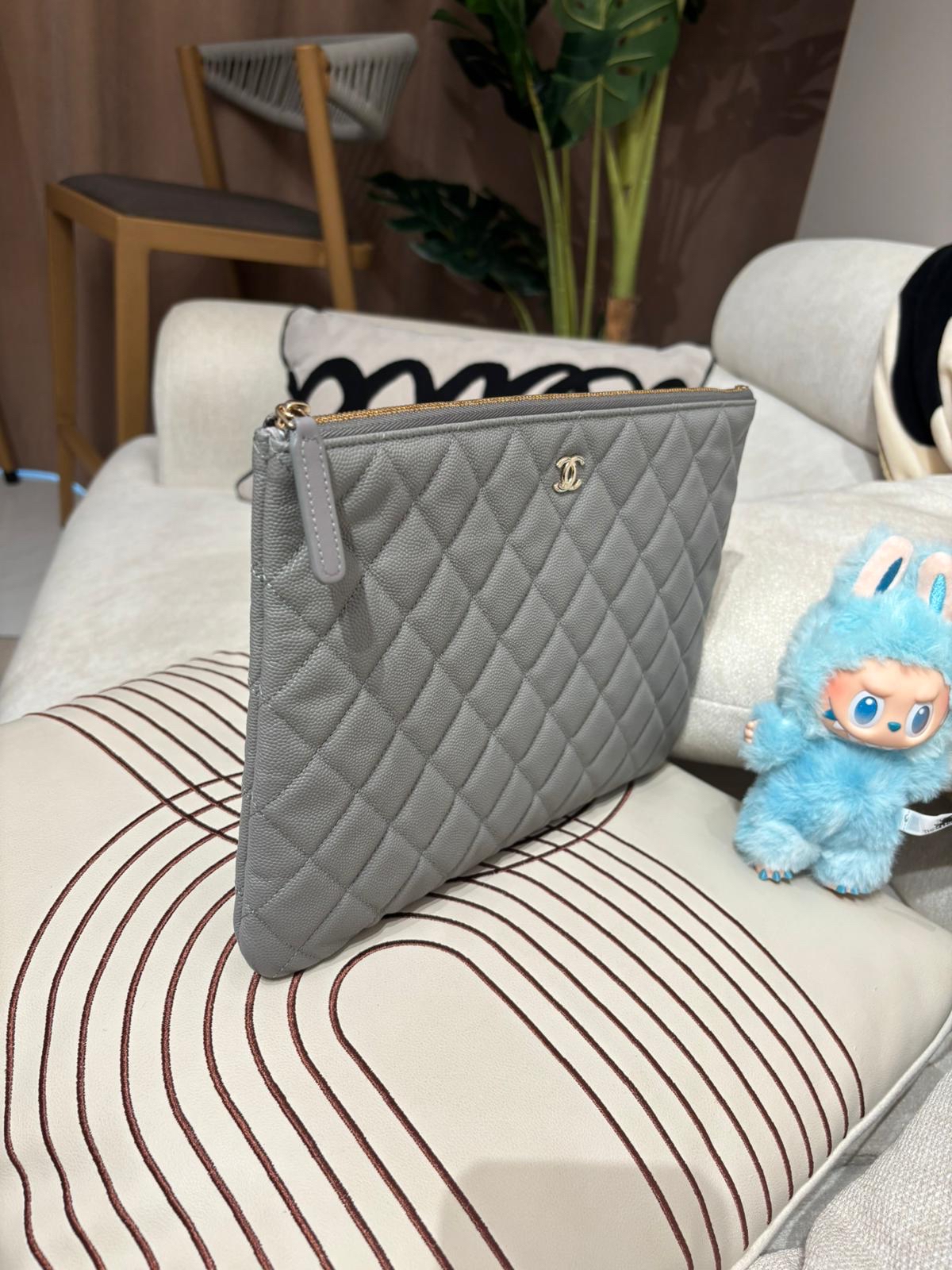 Chanel clutch 晶片灰色荔枝牛皮 100%Authentic , 98%new ✅晶片貼✅dust bag✅box 