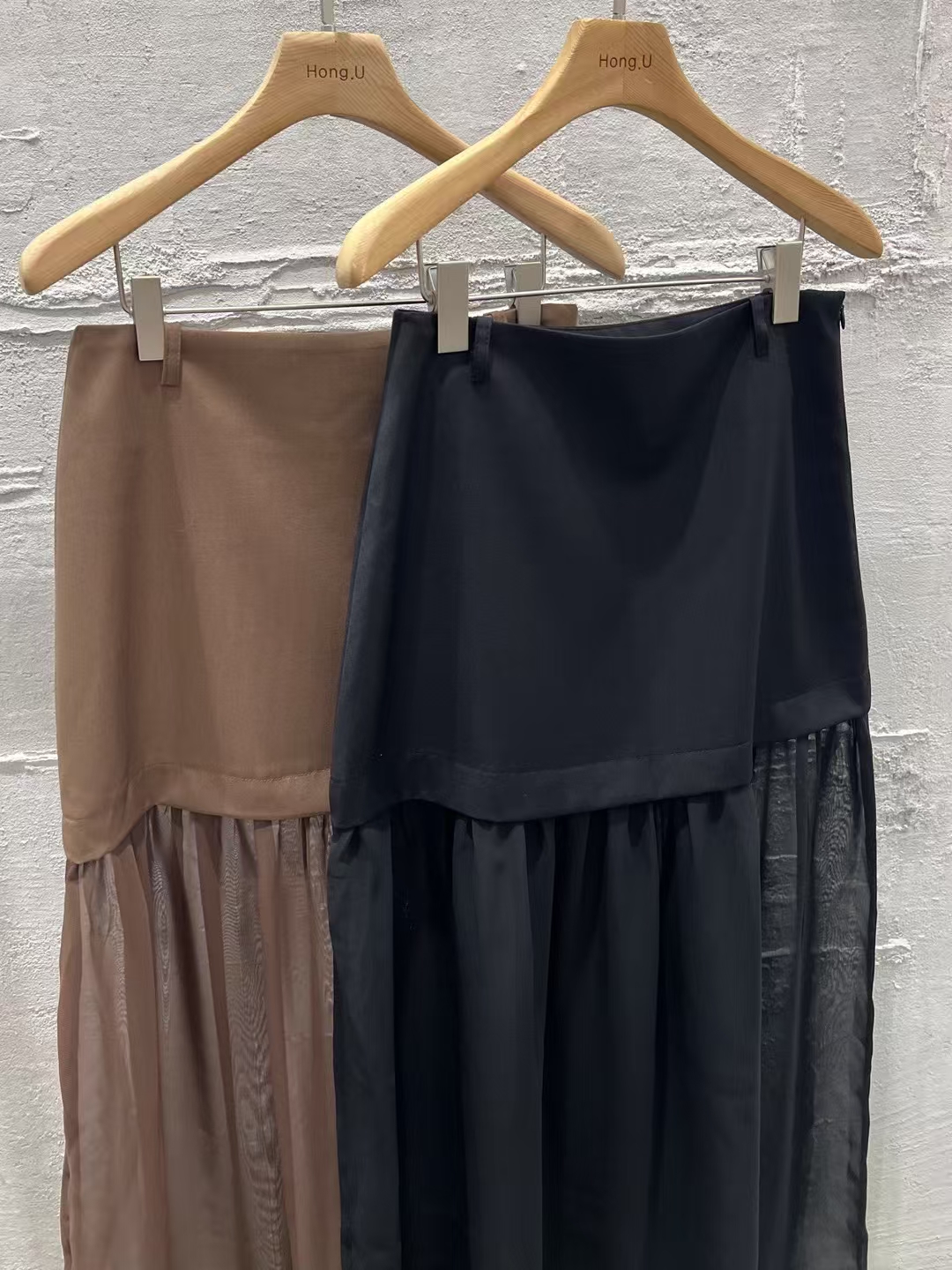 Two-Tone Paneled Skirt with Flowing Chiffon Hem ‖ 拼接质感雪纺飘摆半裙 KR0399262