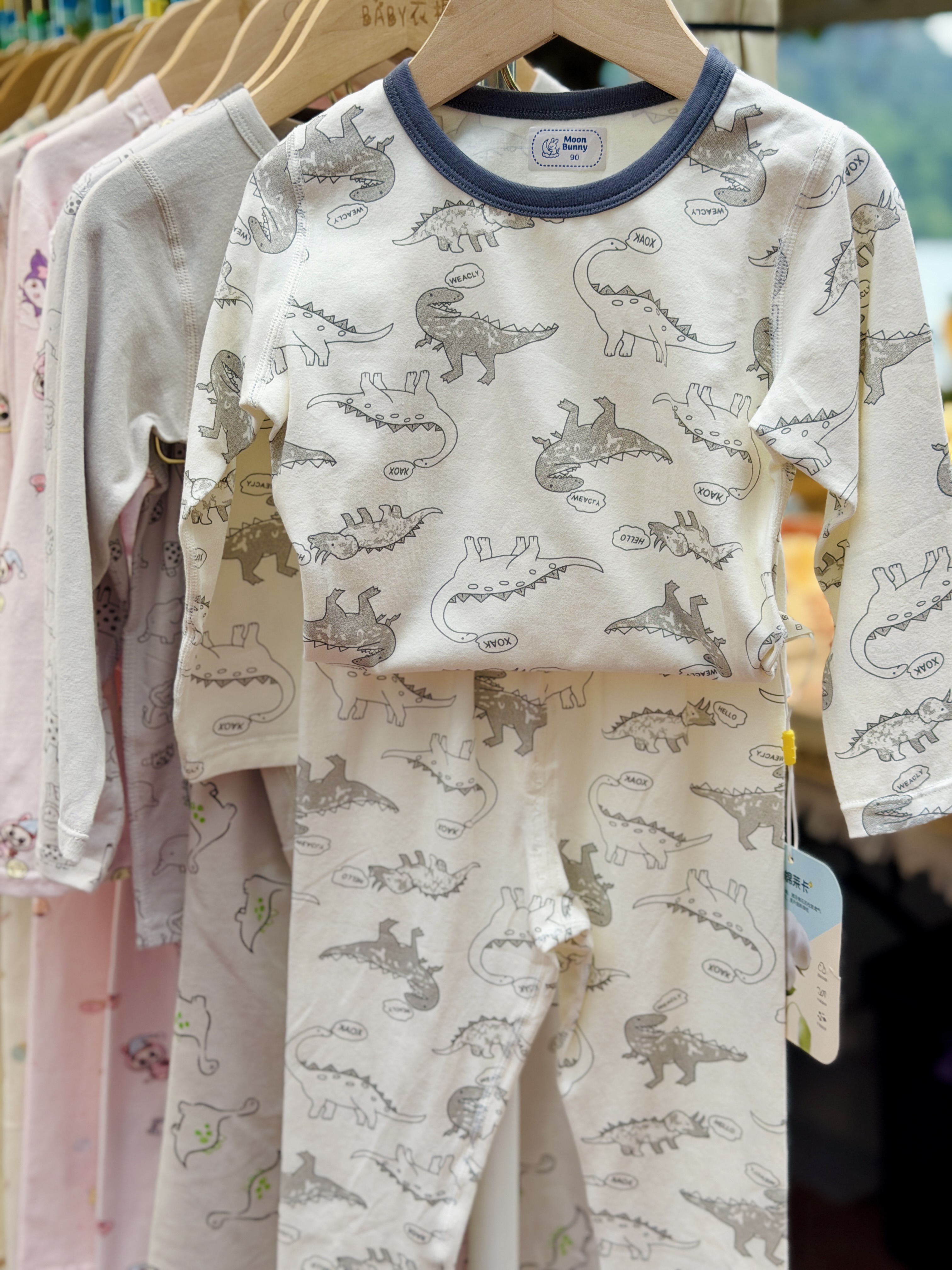 36100712 PJ White & Grey Dinosour