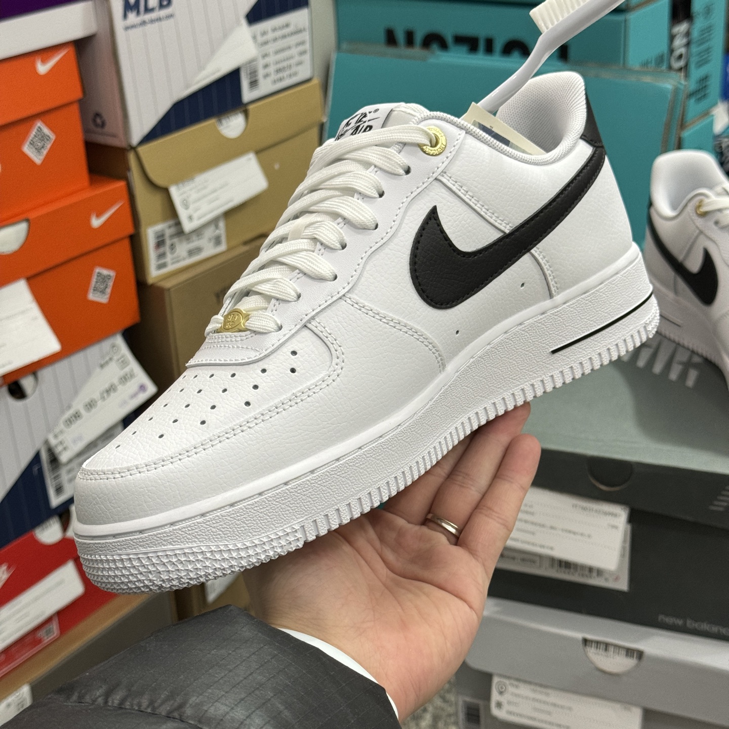 Nike Air Force 1 '07 LV8 "40th Anniversary"  DQ7658-100 