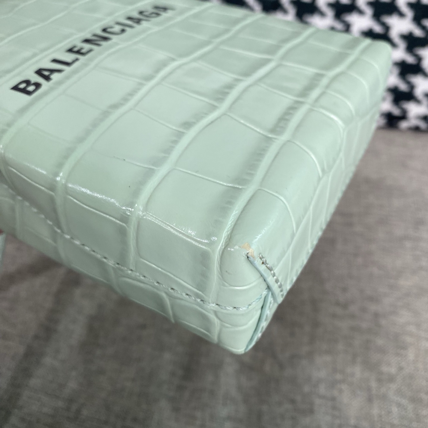 【預訂貨品】巴黎世家薄荷綠全皮鰐魚壓紋手機包