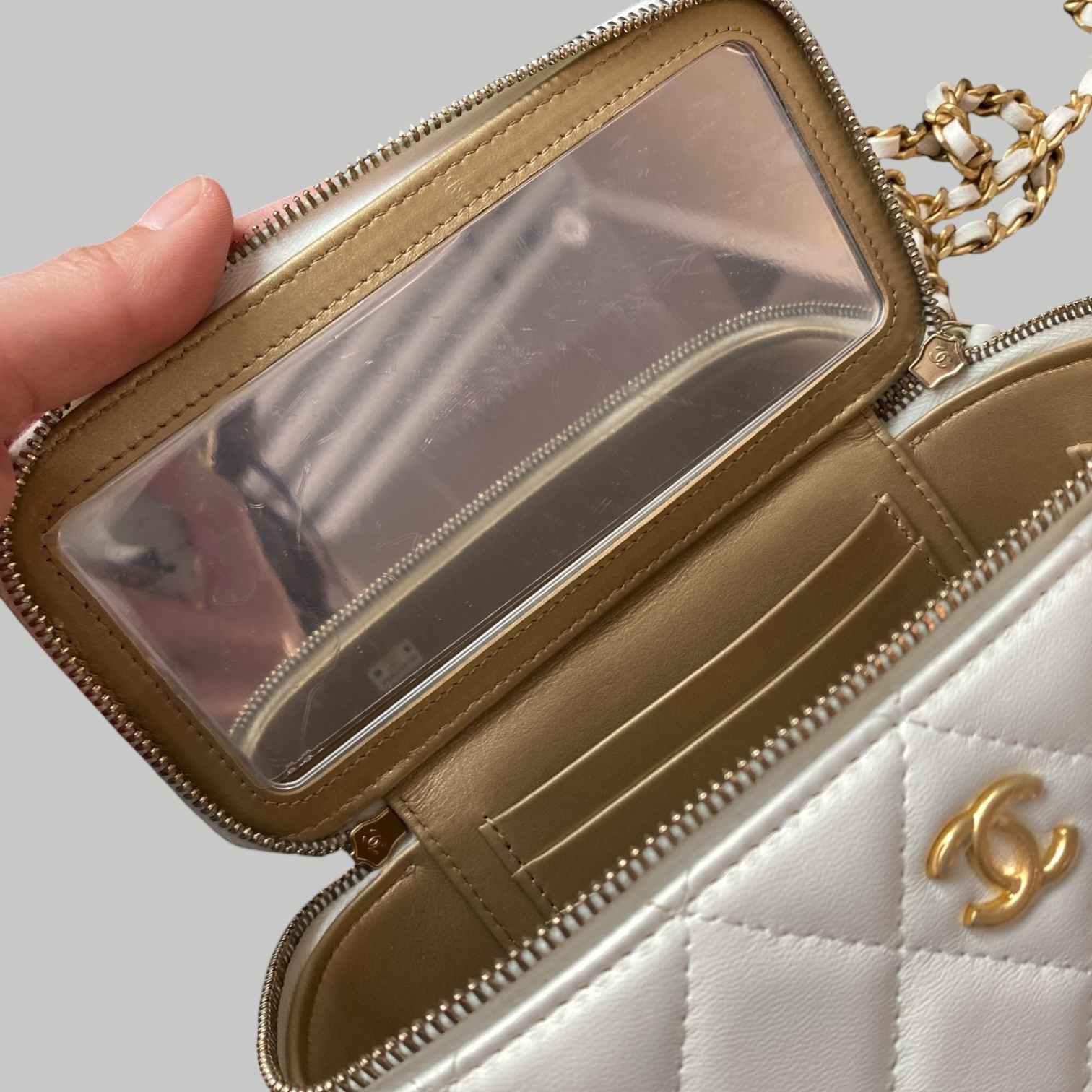 Chanel Lambskin vanity羊皮金球長盒子