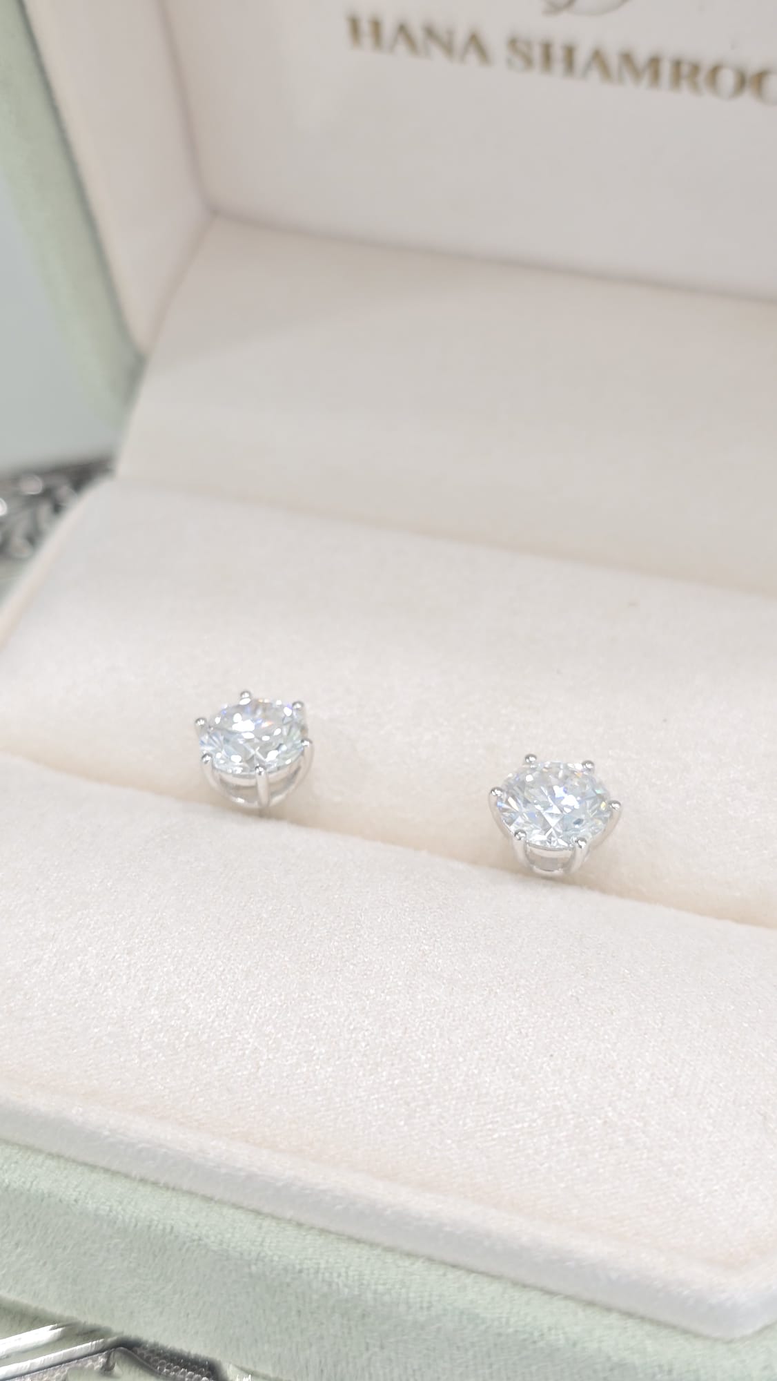 18K金白培育鑽石耳釘 D3.08ct/2 G1.254g