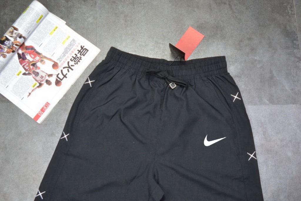 $95條。2條起$85條。Nike Dri-FIT X運動短褲