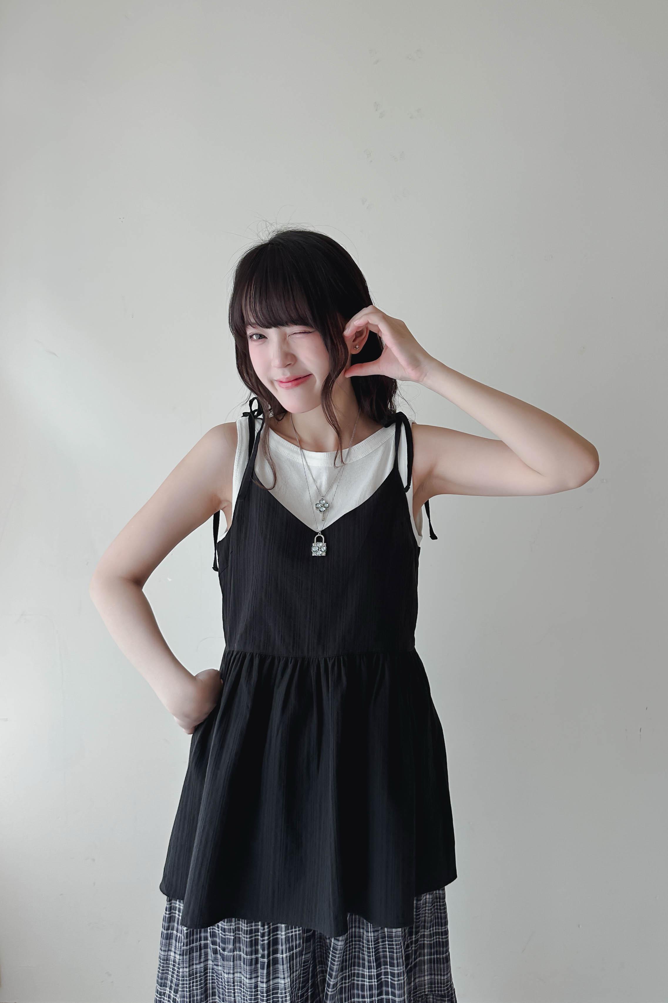 V領褶褶綁帶長背心 (兩色入)