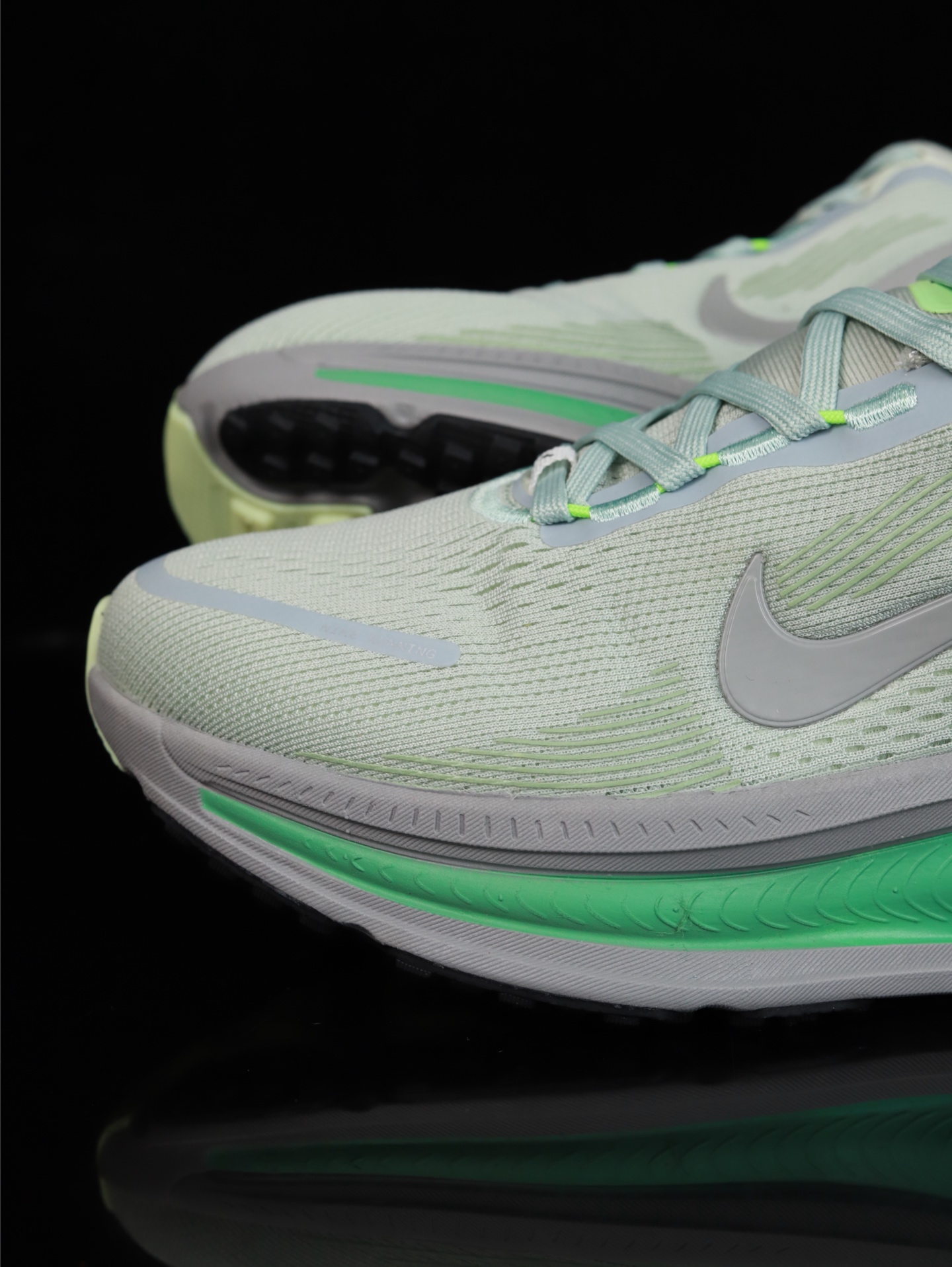 Nike Vomero 18 HM6803-002