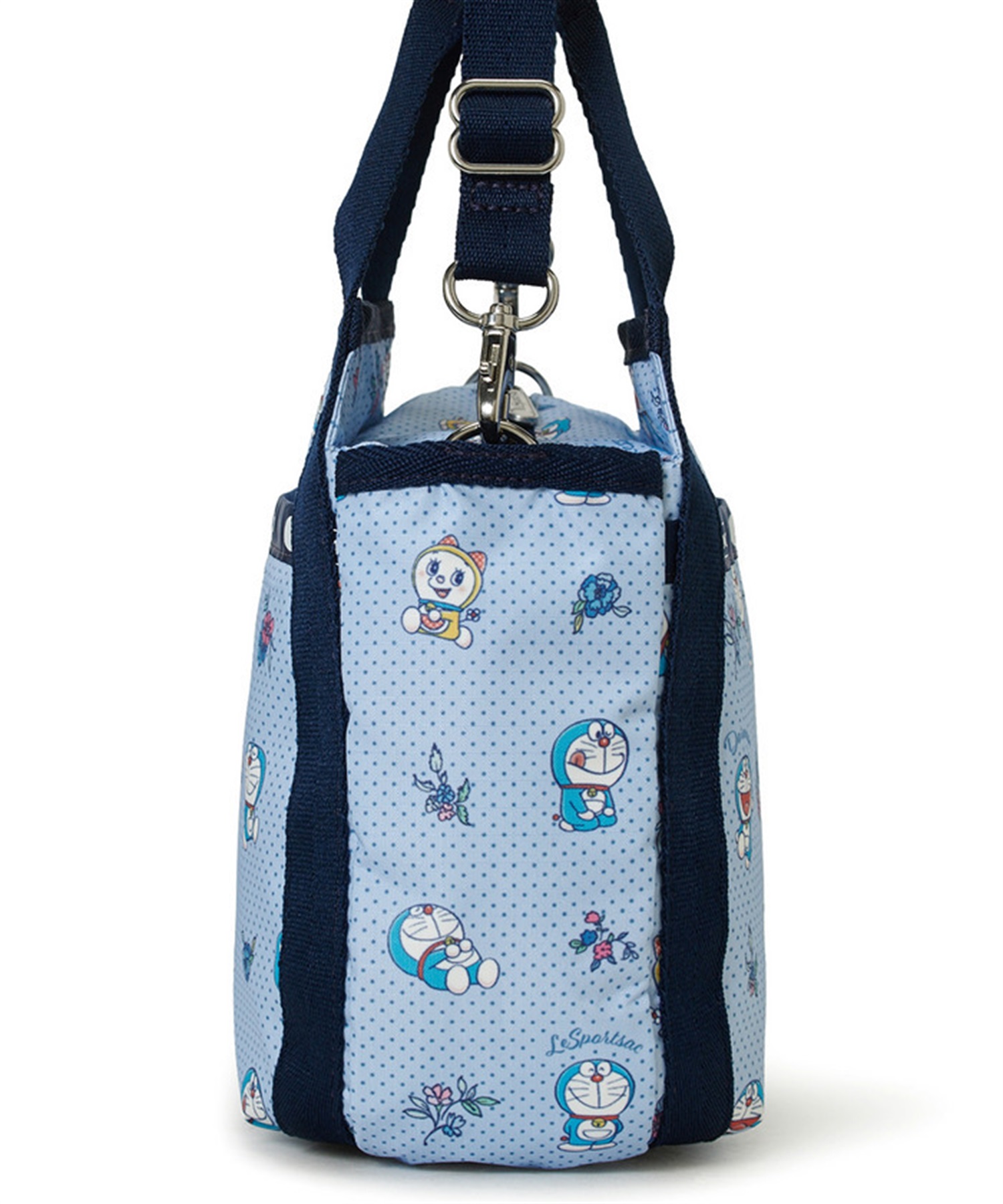 [訂購] [日本直送] 💙 LeSportsac「DORAEMON SMALL JENNI」 📏 尺寸/內容：高約22cm｜闊約18cm｜厚約6cm {TF260811}
