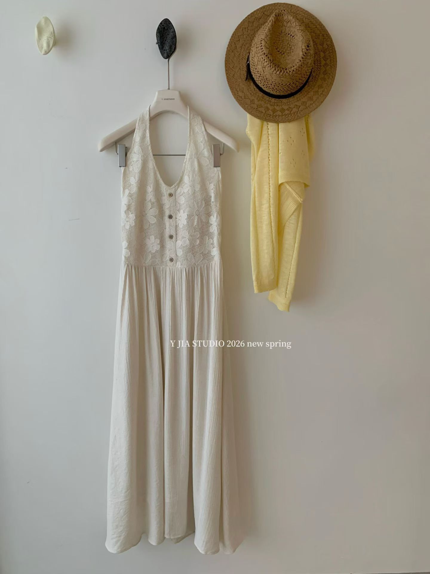 1747 French Beige Midi Dress Freesize 法式温柔杏色挂脖裙