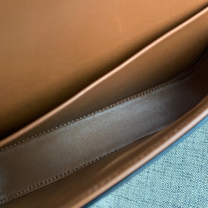 【預訂貨品】Celine Triomphe凱旋門腋下包 