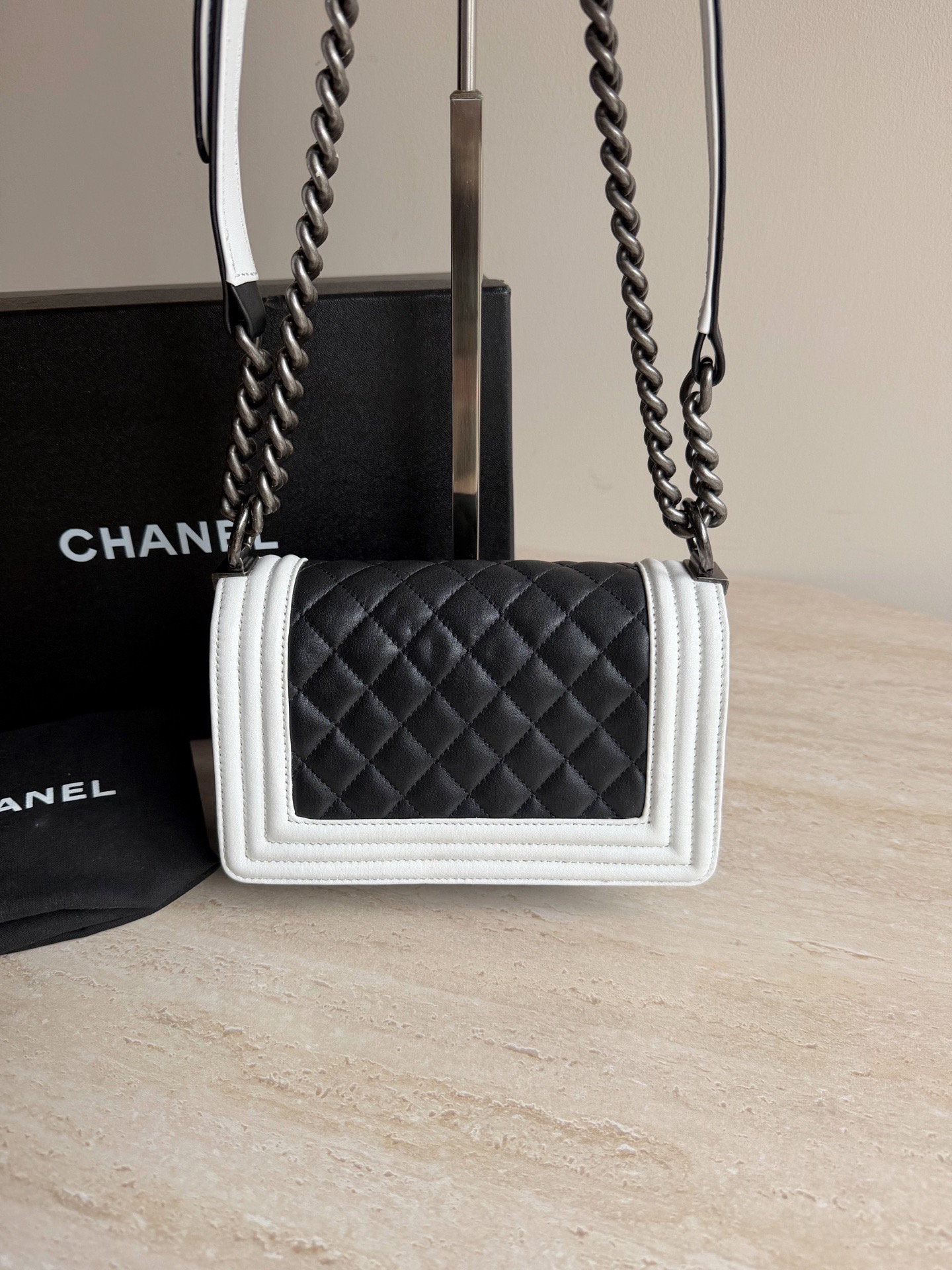 【預訂貨品】Chanel黑白拼色羊皮Leboy